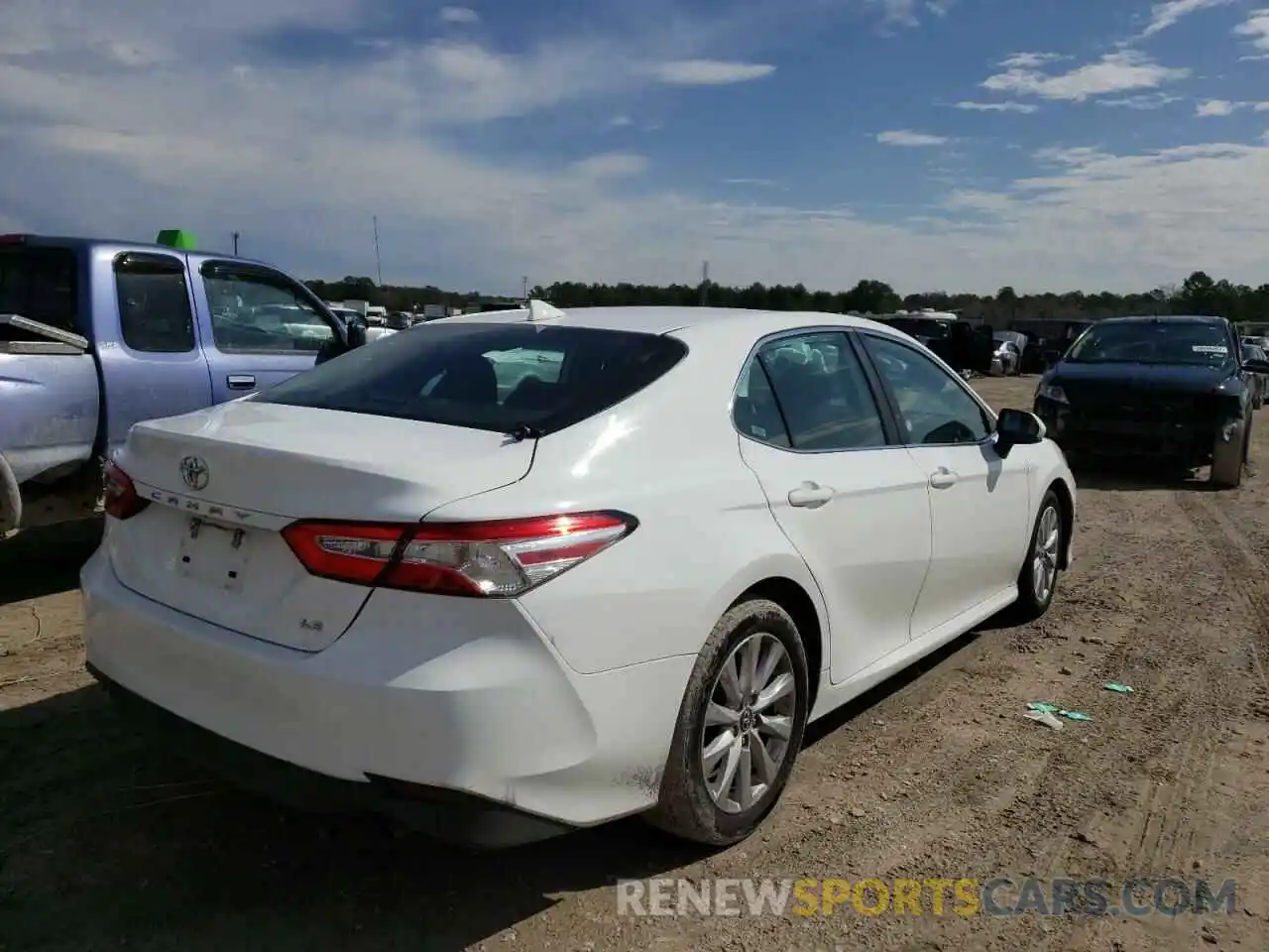 4 Photograph of a damaged car 4T1C11AK3LU929253 TOYOTA CAMRY 2020