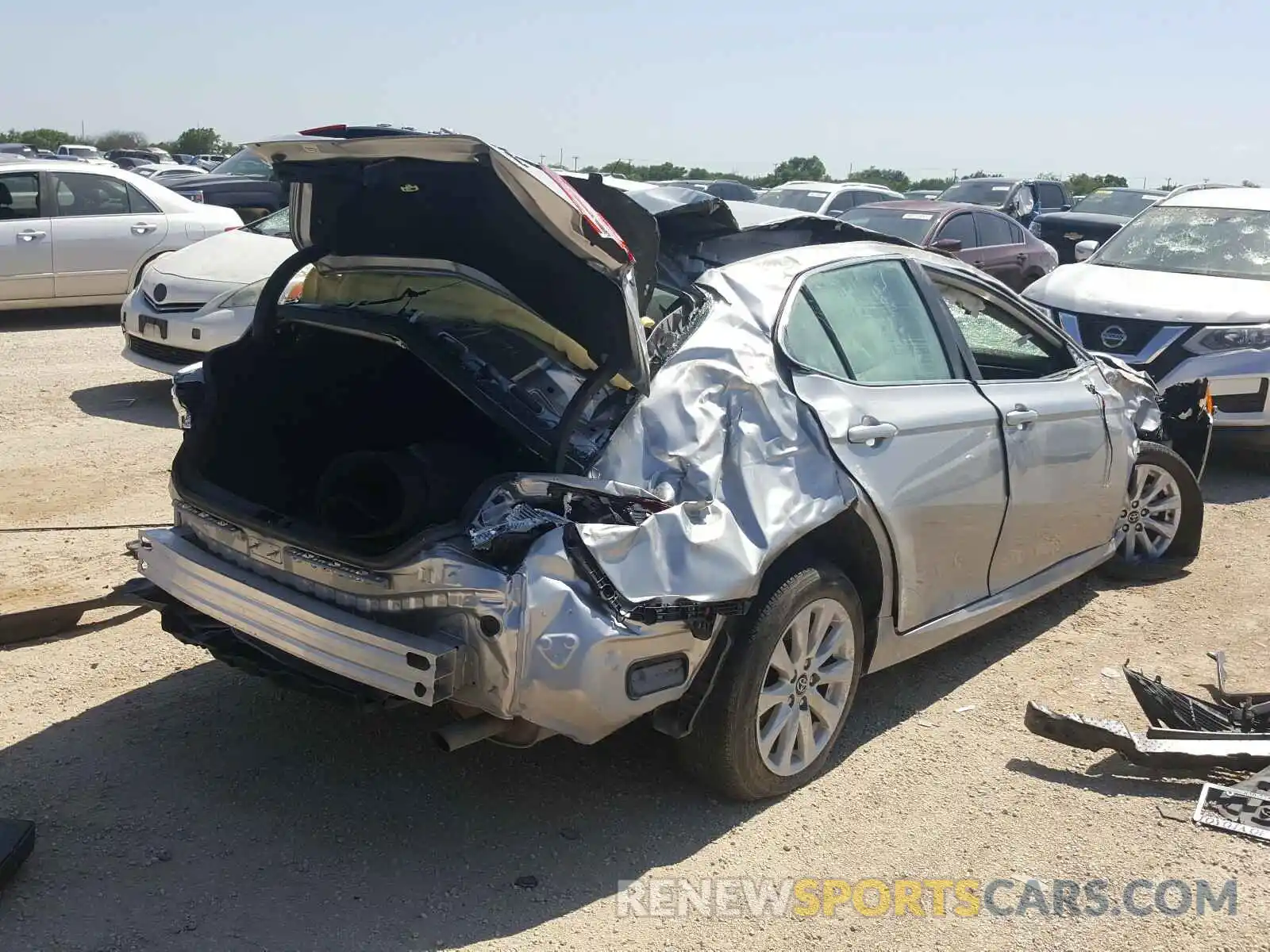 4 Photograph of a damaged car 4T1C11AK3LU935327 TOYOTA CAMRY 2020