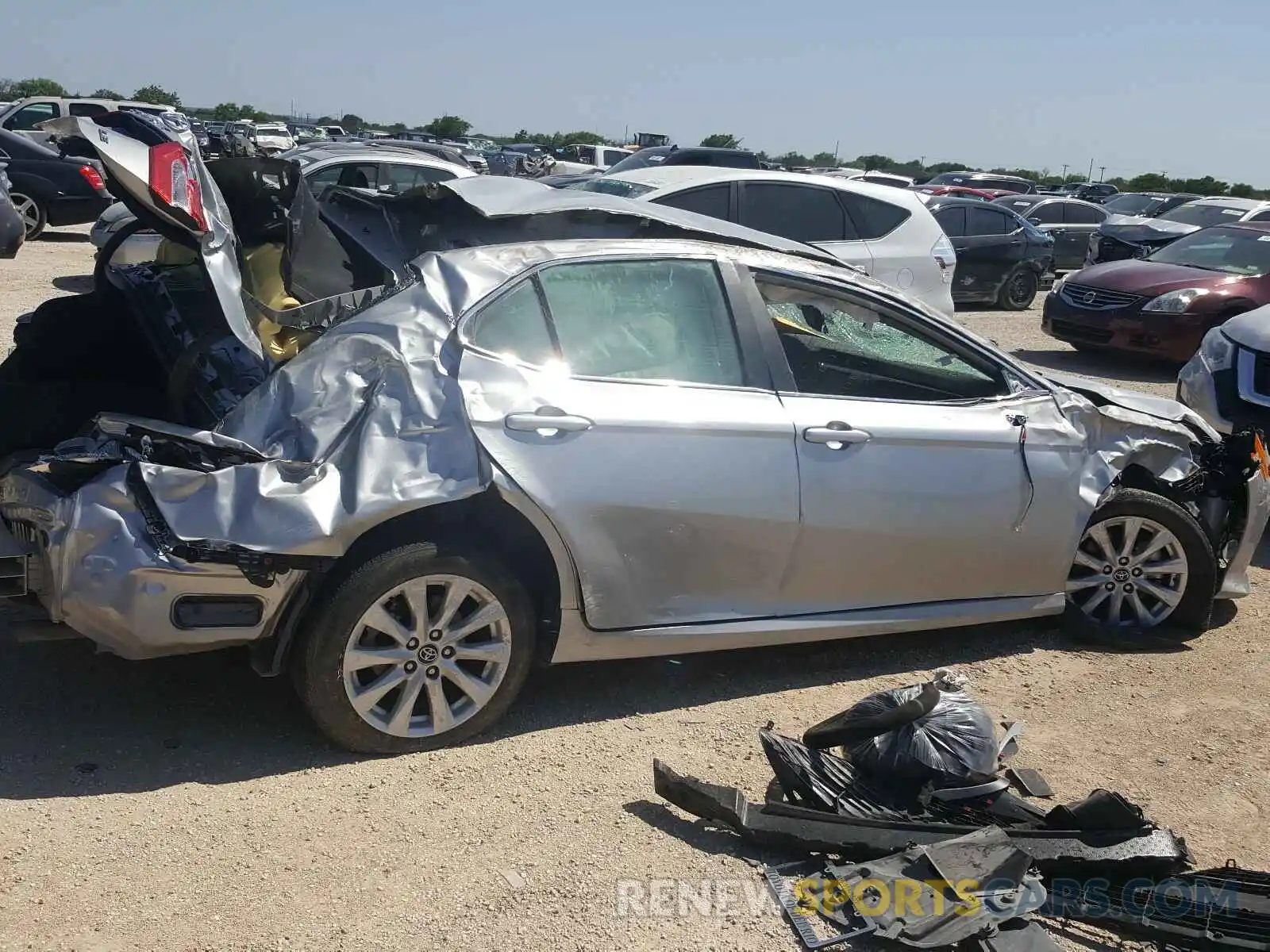 9 Photograph of a damaged car 4T1C11AK3LU935327 TOYOTA CAMRY 2020