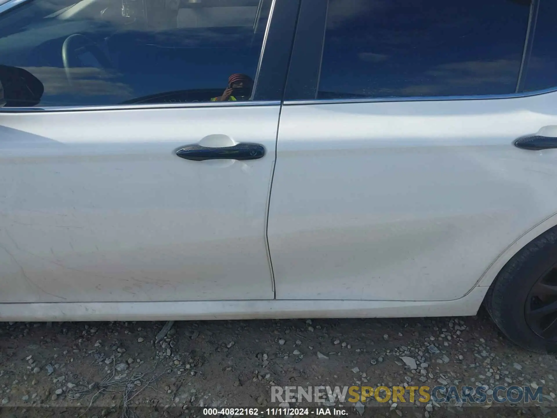 14 Photograph of a damaged car 4T1C11AK3LU940849 TOYOTA CAMRY 2020