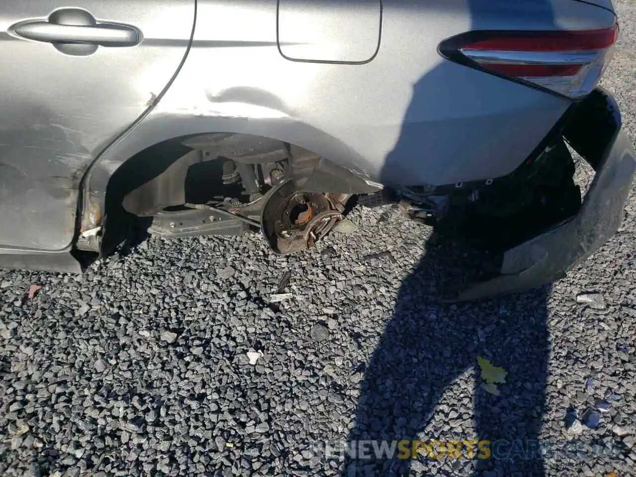 9 Photograph of a damaged car 4T1C11AK3LU947283 TOYOTA CAMRY 2020