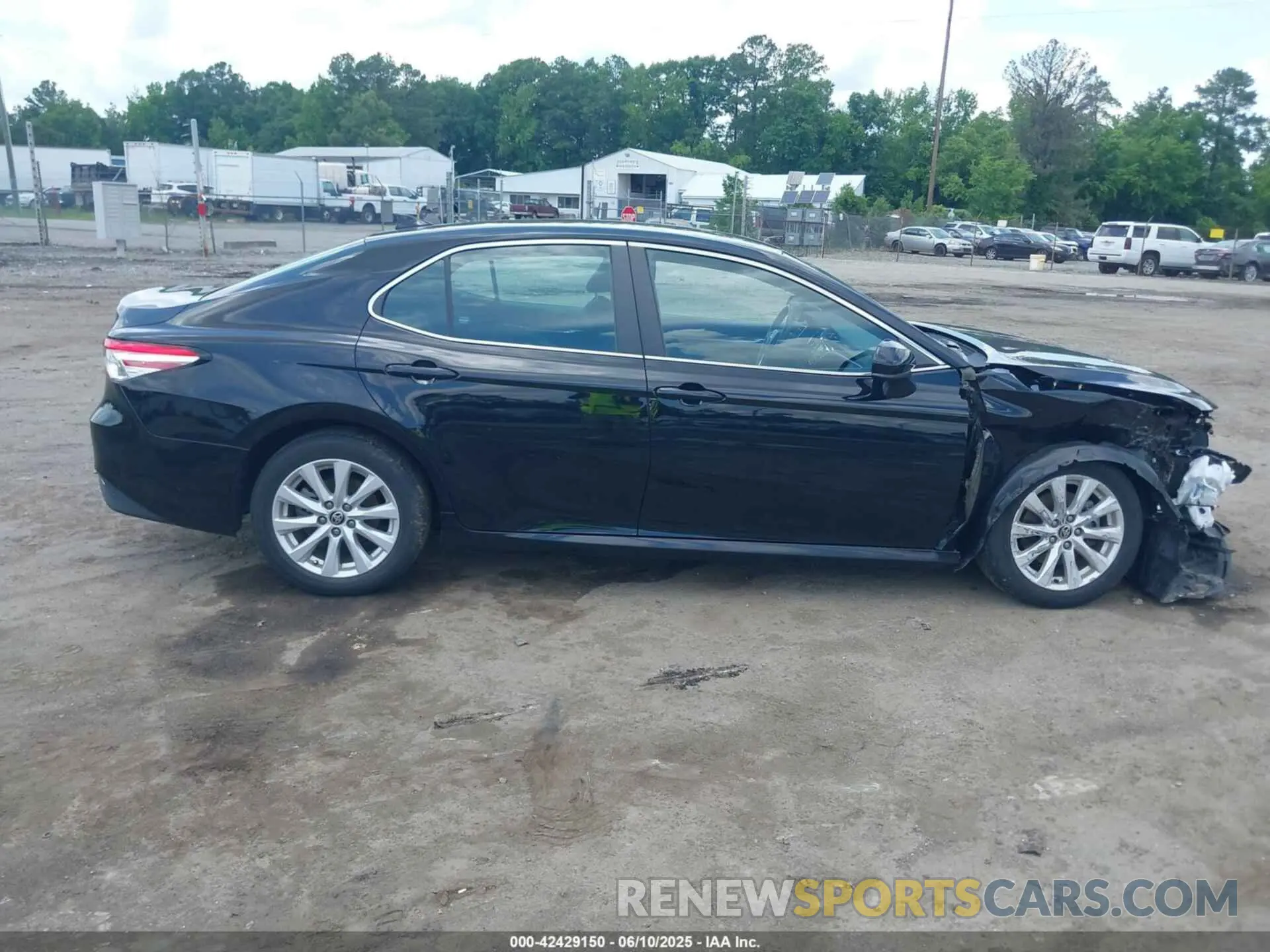 14 Photograph of a damaged car 4T1C11AK3LU991607 TOYOTA CAMRY 2020