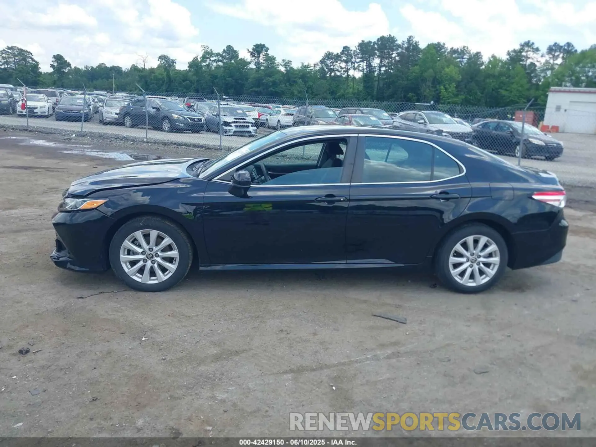 15 Photograph of a damaged car 4T1C11AK3LU991607 TOYOTA CAMRY 2020