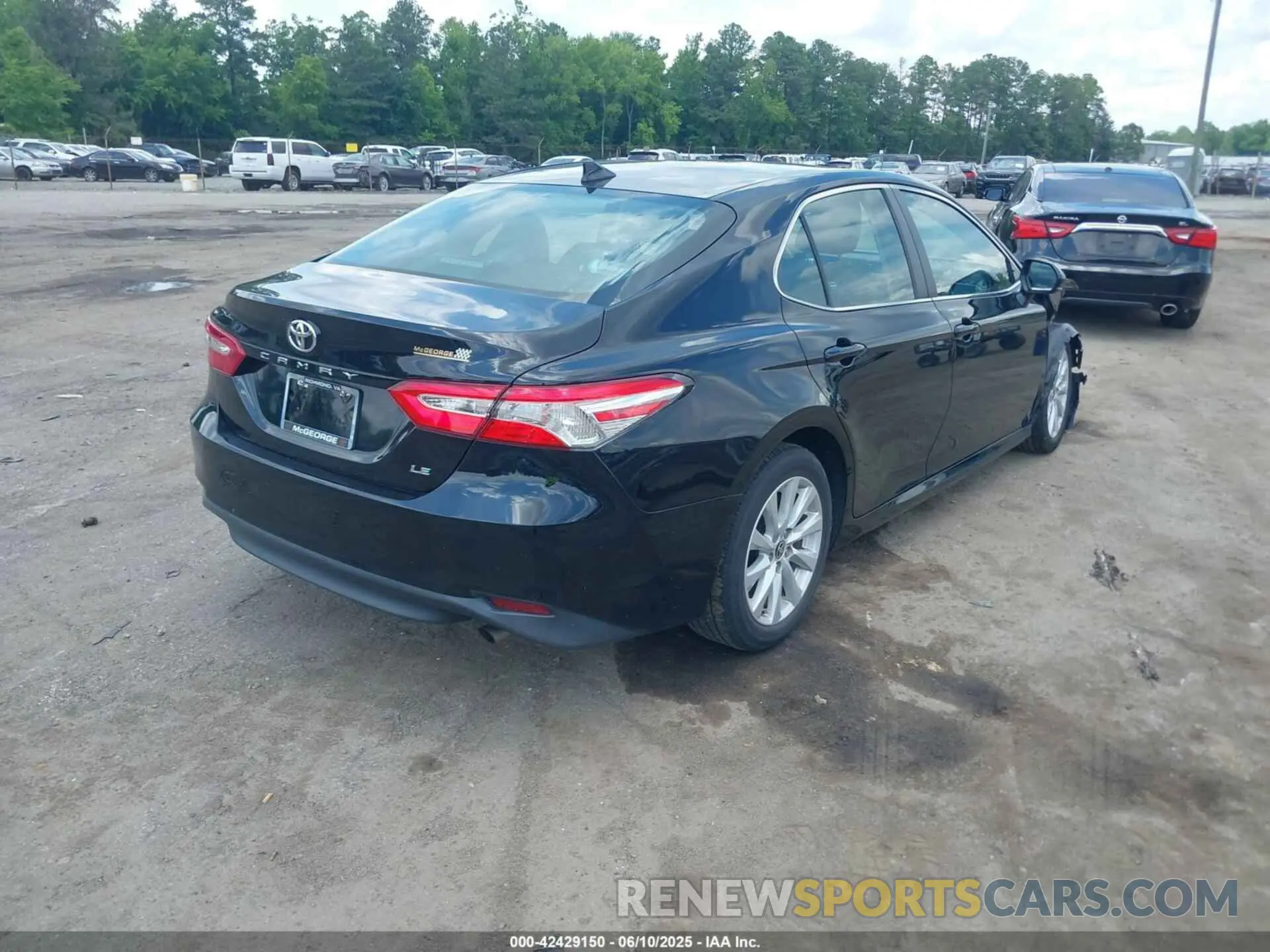 4 Photograph of a damaged car 4T1C11AK3LU991607 TOYOTA CAMRY 2020
