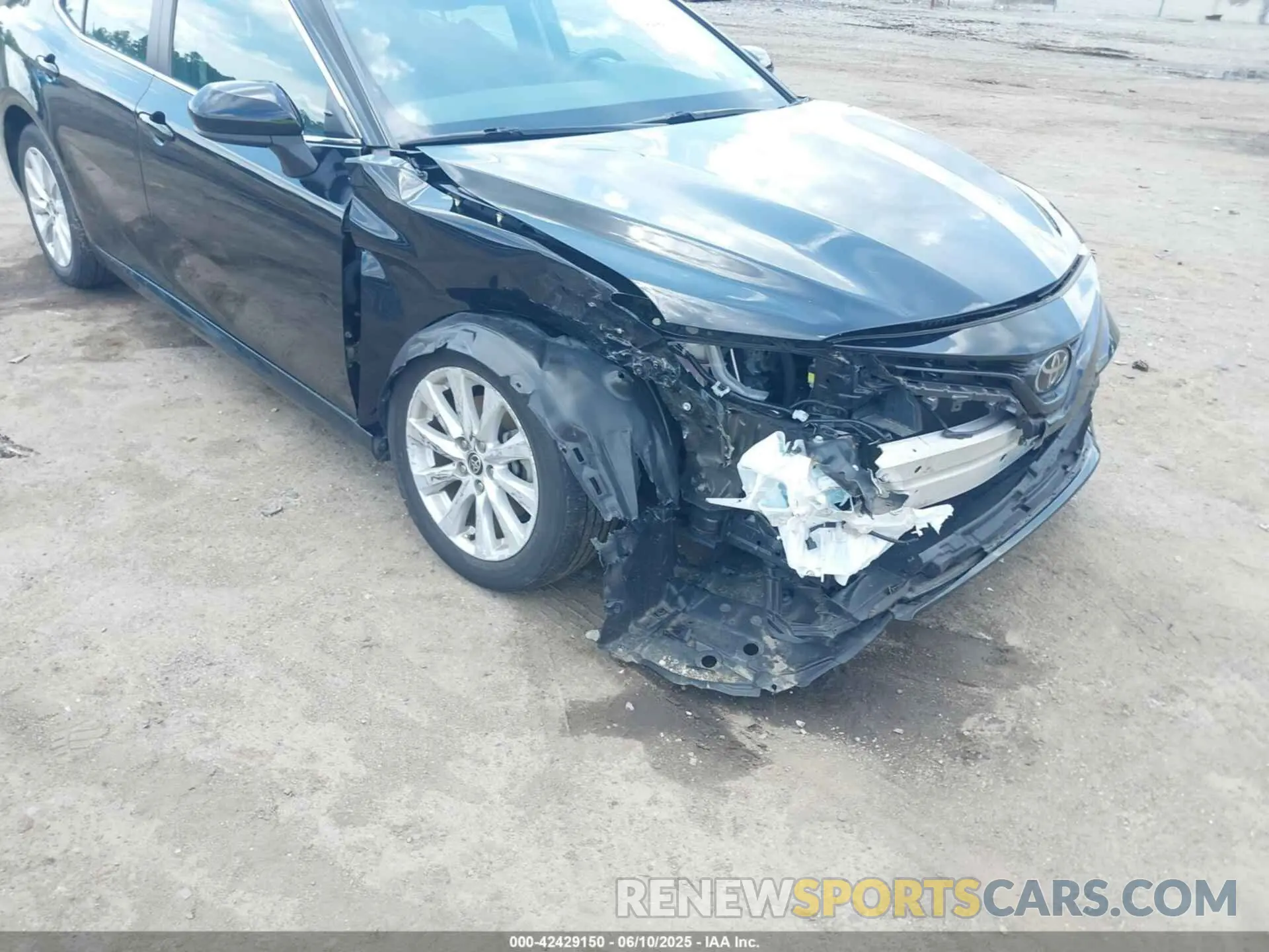 6 Photograph of a damaged car 4T1C11AK3LU991607 TOYOTA CAMRY 2020