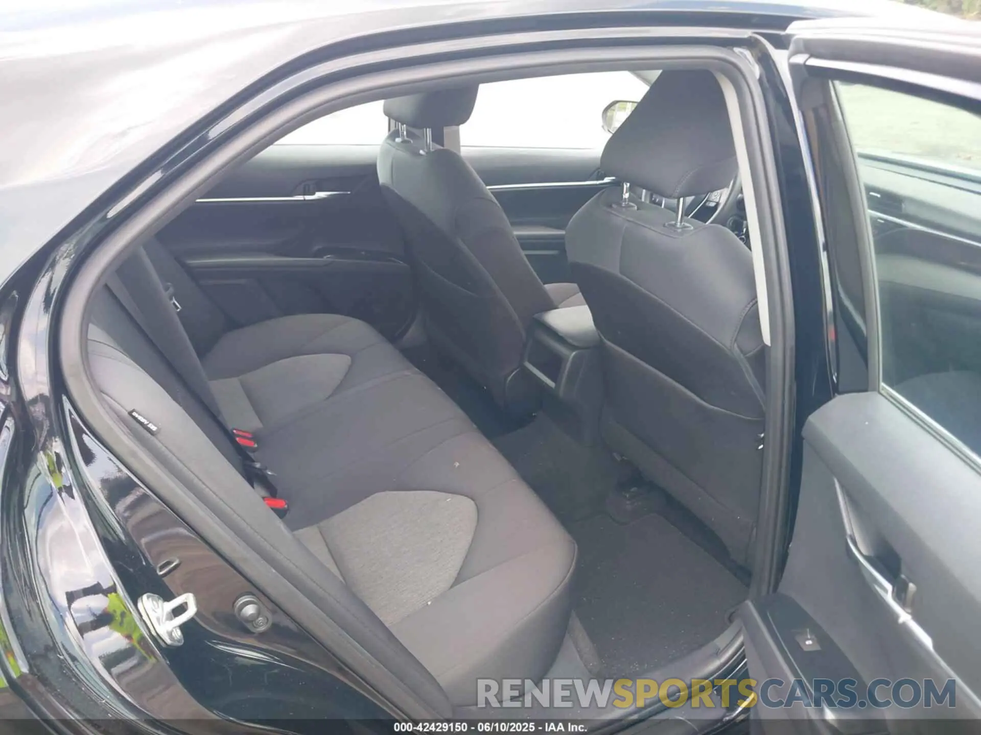 8 Photograph of a damaged car 4T1C11AK3LU991607 TOYOTA CAMRY 2020