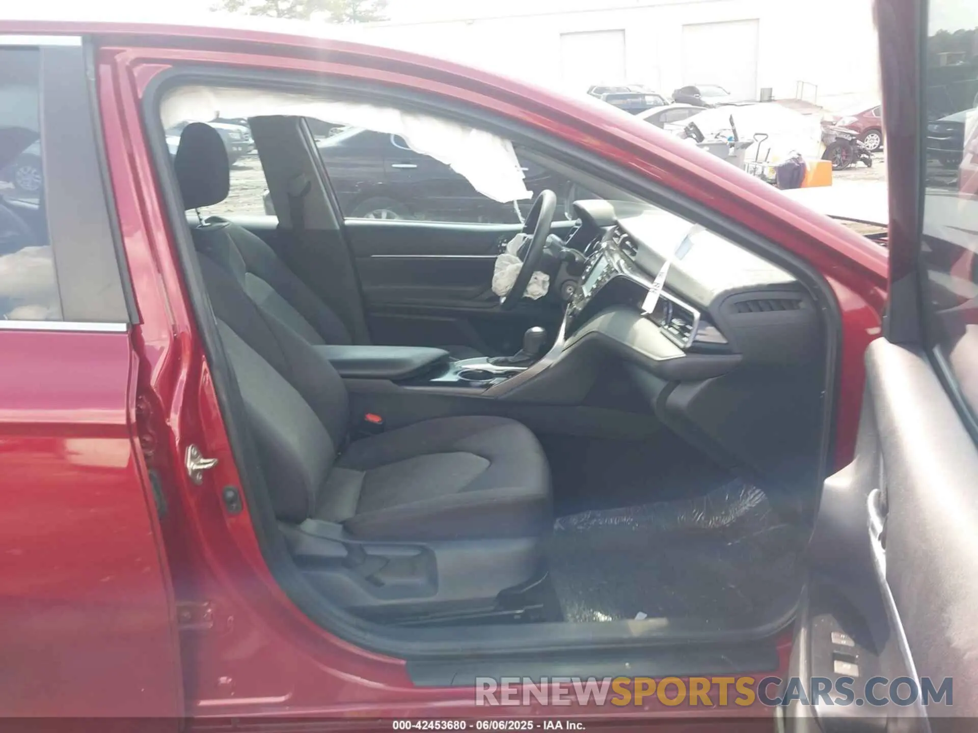 5 Photograph of a damaged car 4T1C11AK4LU301038 TOYOTA CAMRY 2020