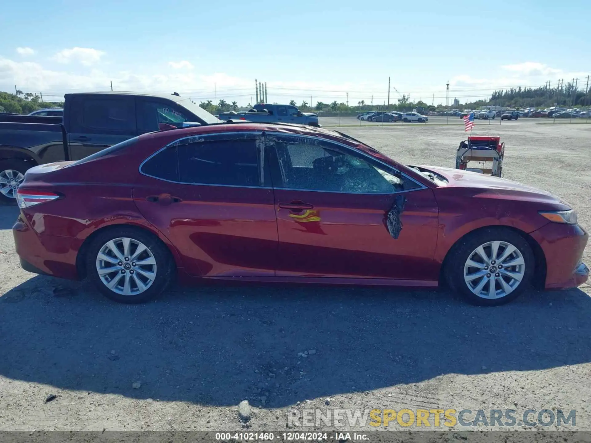 13 Photograph of a damaged car 4T1C11AK4LU321631 TOYOTA CAMRY 2020