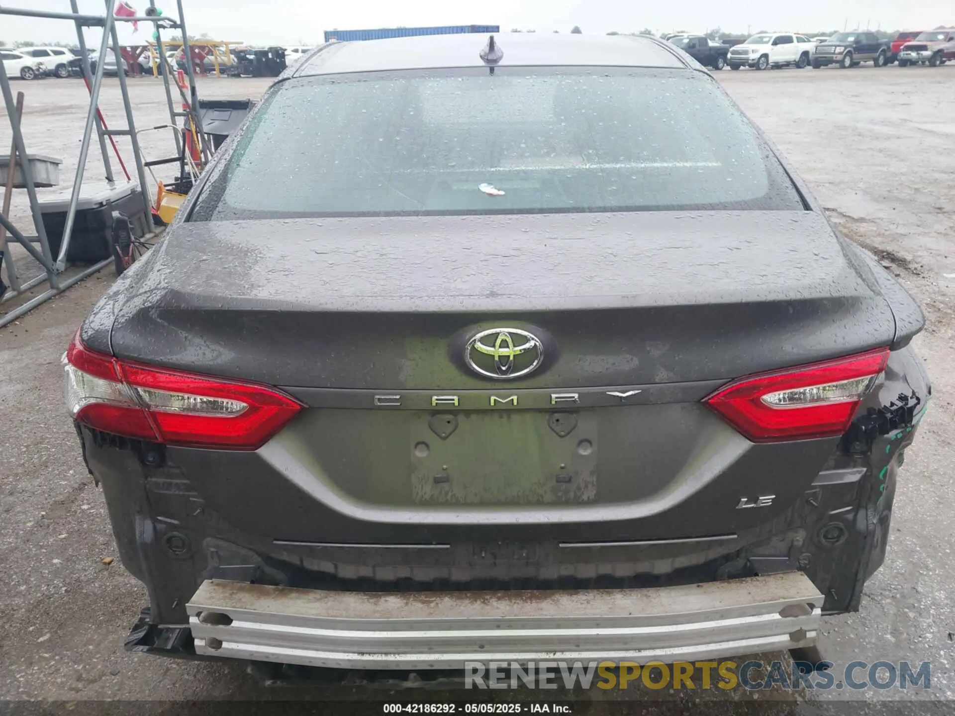 16 Photograph of a damaged car 4T1C11AK4LU331558 TOYOTA CAMRY 2020
