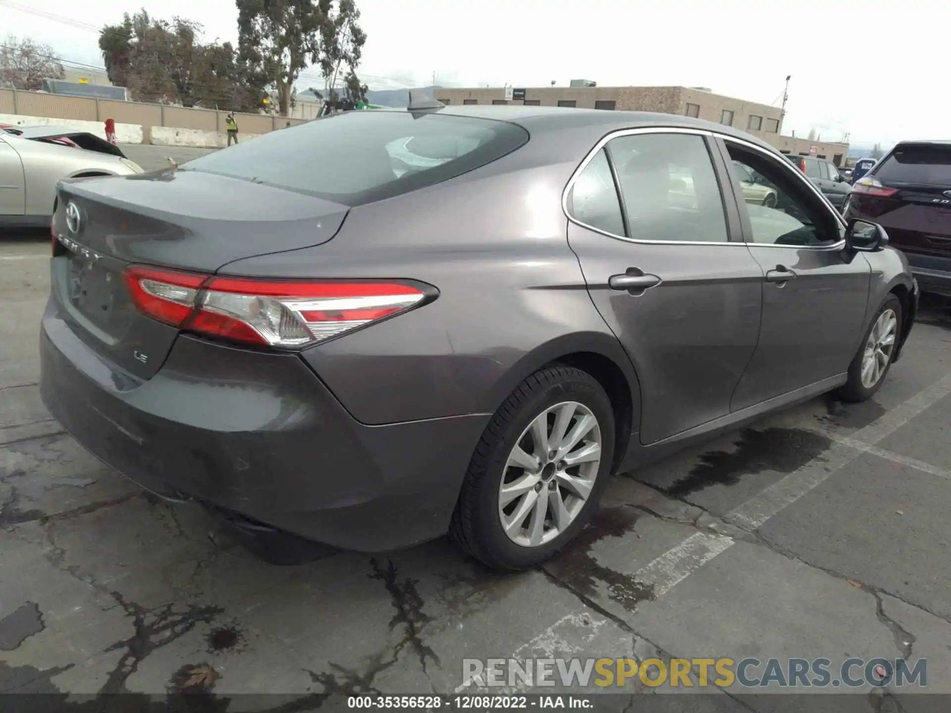 4 Photograph of a damaged car 4T1C11AK4LU332175 TOYOTA CAMRY 2020