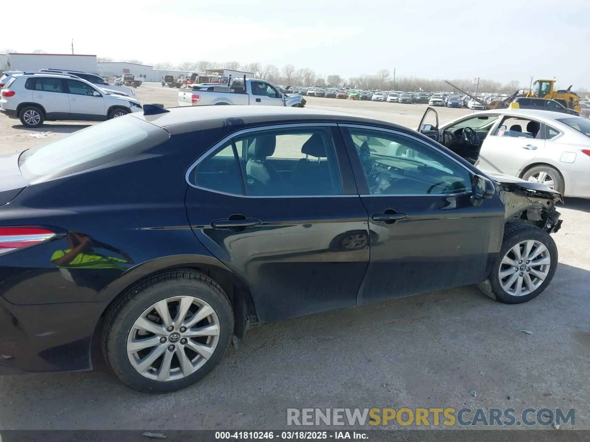 14 Photograph of a damaged car 4T1C11AK4LU345461 TOYOTA CAMRY 2020