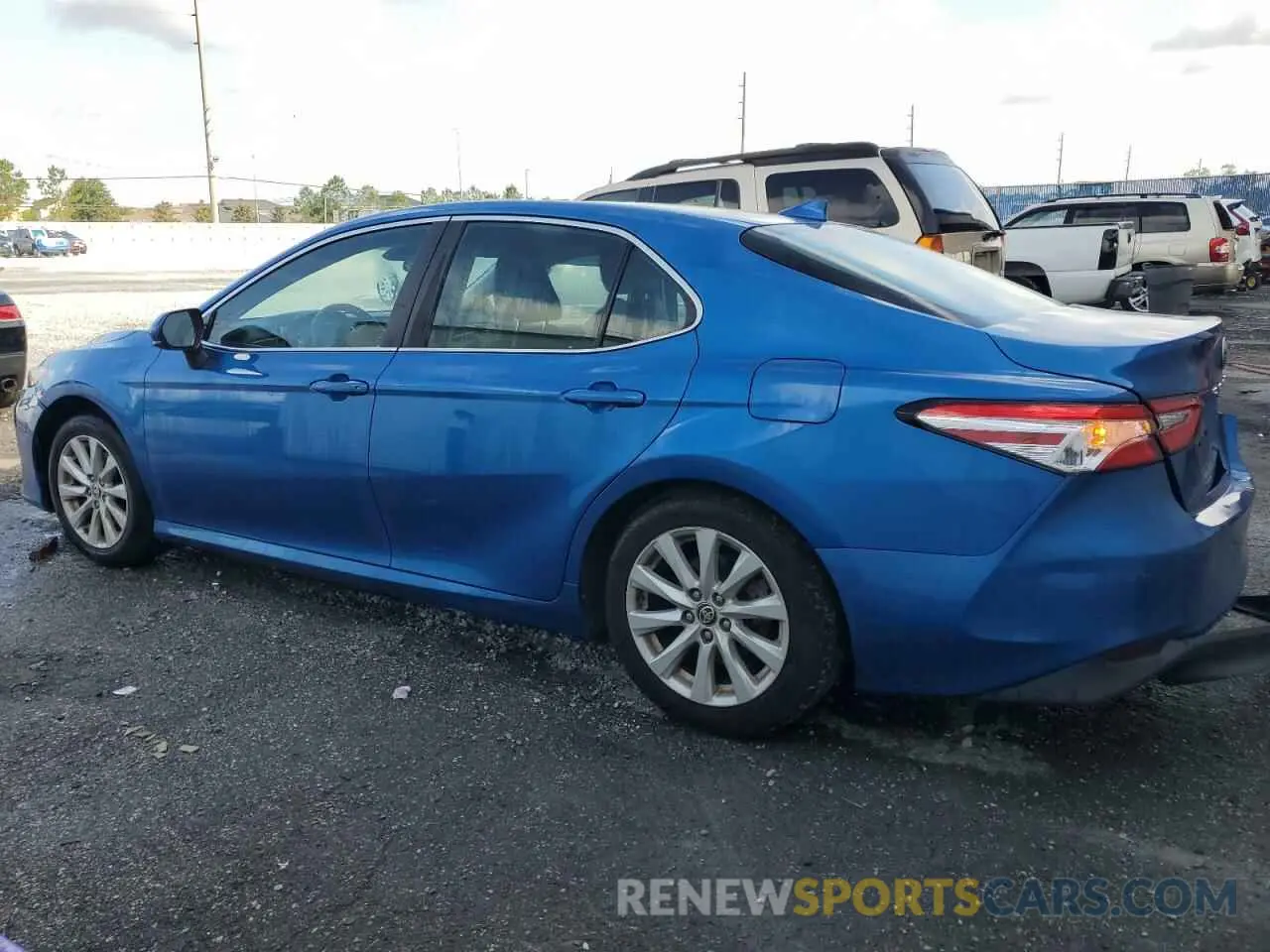 2 Photograph of a damaged car 4T1C11AK4LU376581 TOYOTA CAMRY 2020