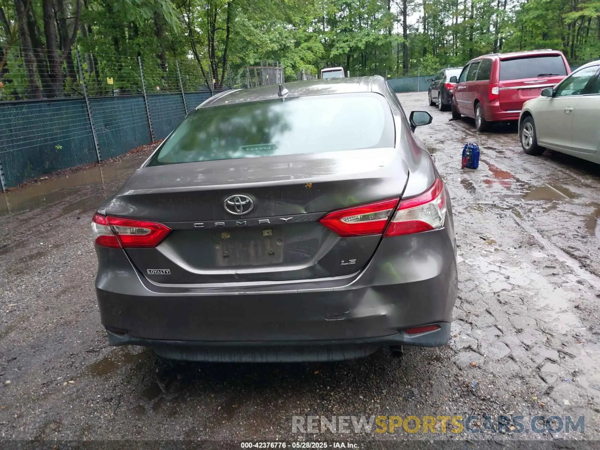 15 Photograph of a damaged car 4T1C11AK4LU395468 TOYOTA CAMRY 2020
