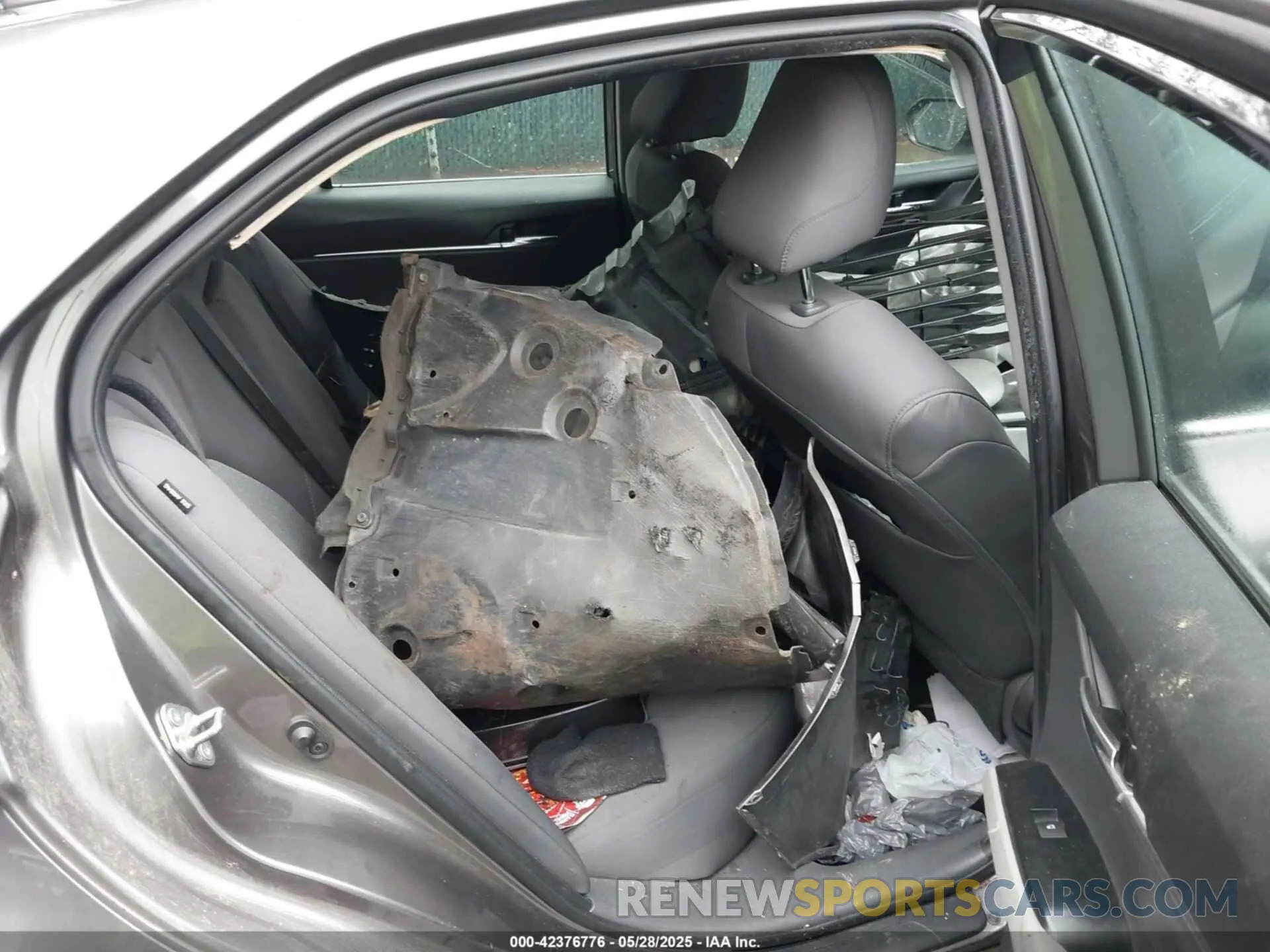 8 Photograph of a damaged car 4T1C11AK4LU395468 TOYOTA CAMRY 2020