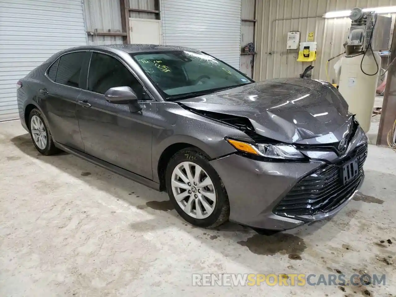 1 Photograph of a damaged car 4T1C11AK4LU501675 TOYOTA CAMRY 2020