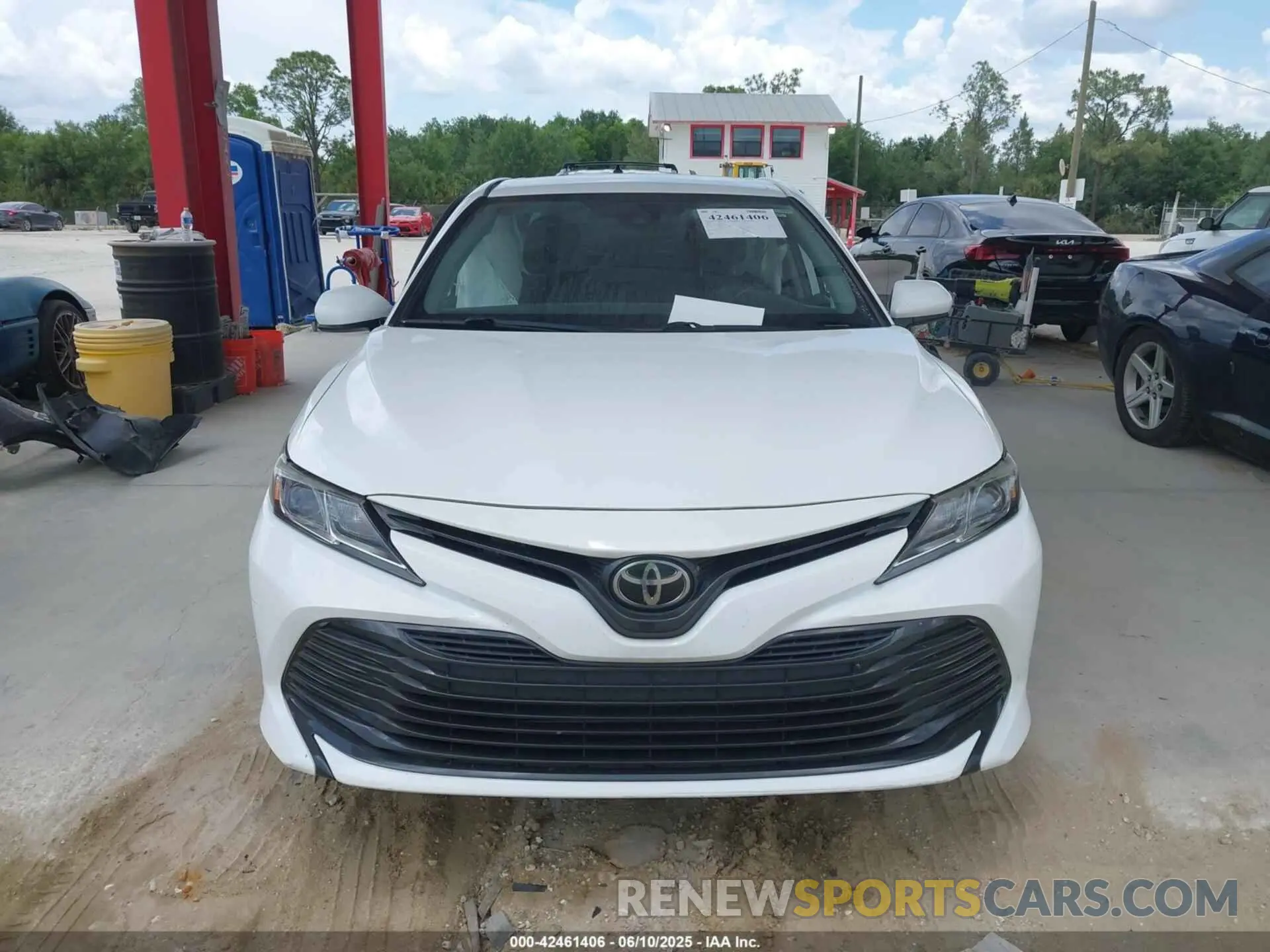 12 Photograph of a damaged car 4T1C11AK4LU915541 TOYOTA CAMRY 2020