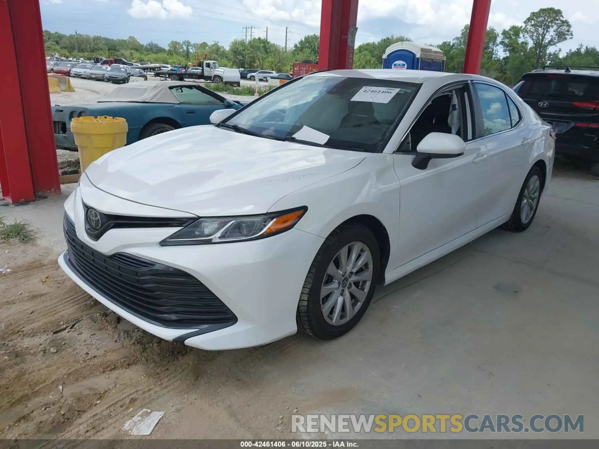 2 Photograph of a damaged car 4T1C11AK4LU915541 TOYOTA CAMRY 2020