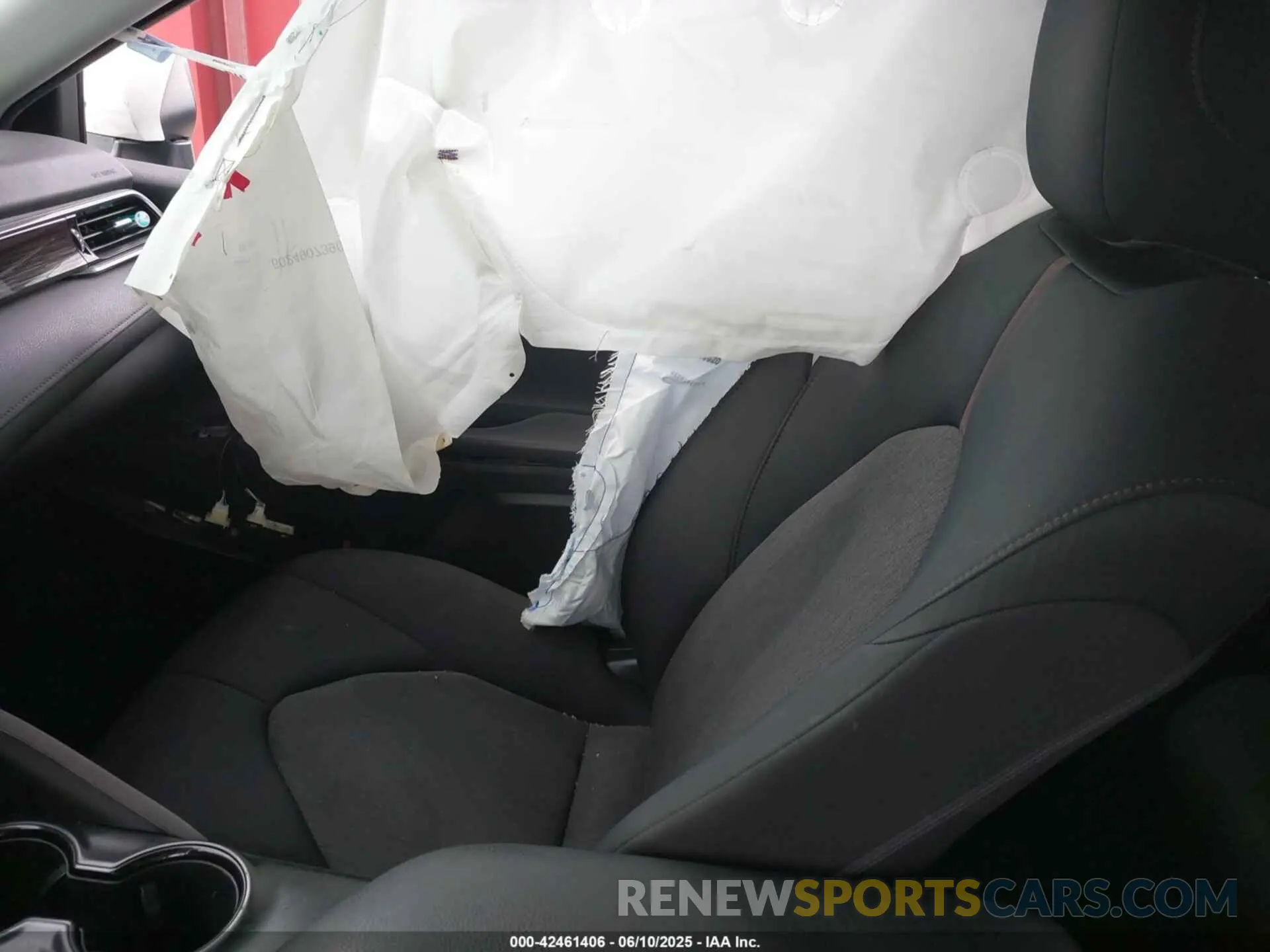 5 Photograph of a damaged car 4T1C11AK4LU915541 TOYOTA CAMRY 2020
