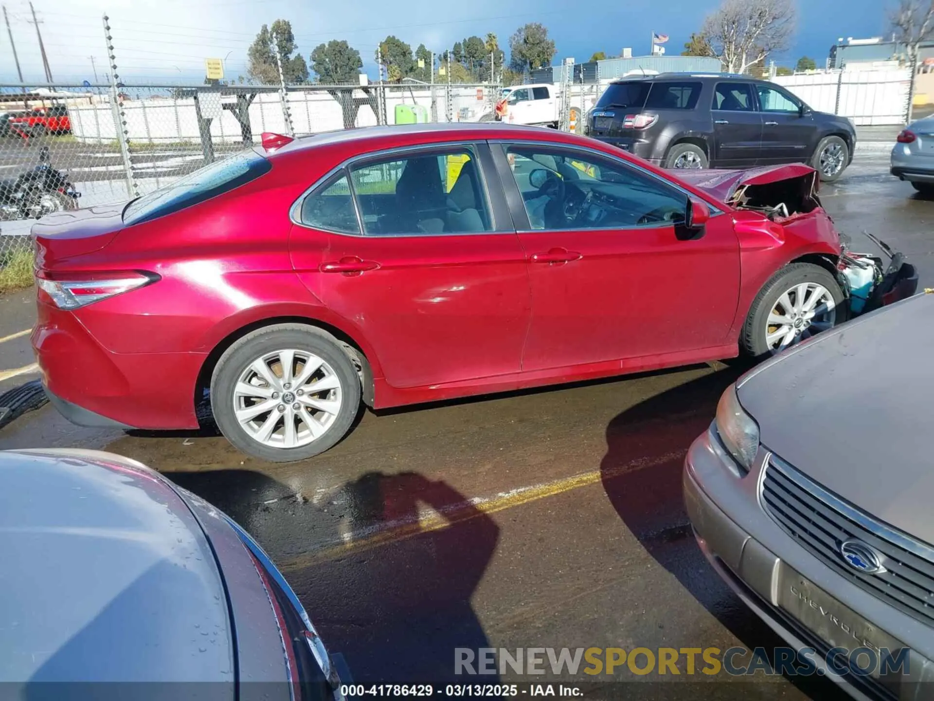 13 Photograph of a damaged car 4T1C11AK4LU916494 TOYOTA CAMRY 2020