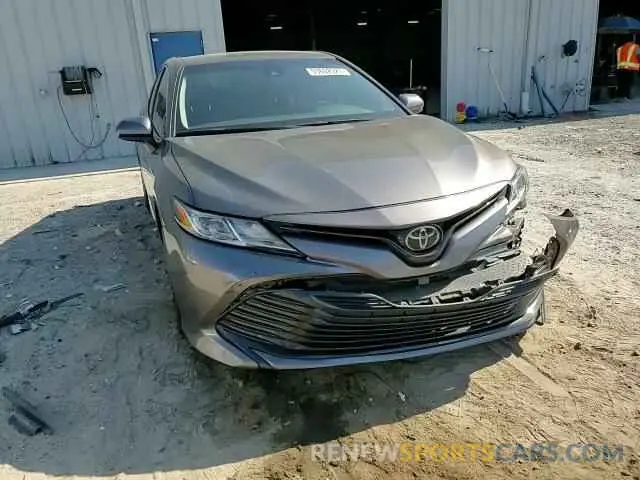11 Photograph of a damaged car 4T1C11AK4LU924210 TOYOTA CAMRY 2020