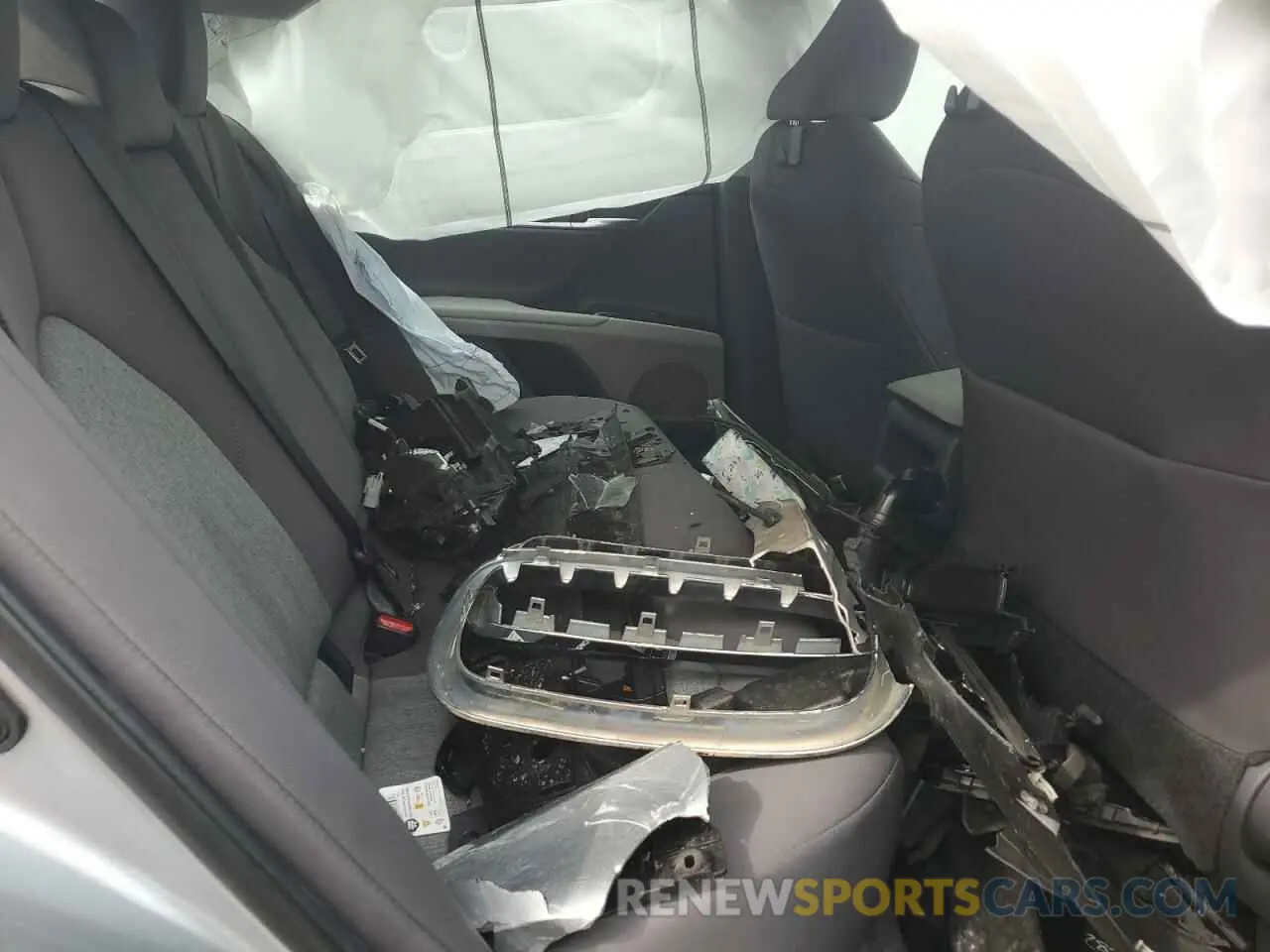 10 Photograph of a damaged car 4T1C11AK4LU924529 TOYOTA CAMRY 2020