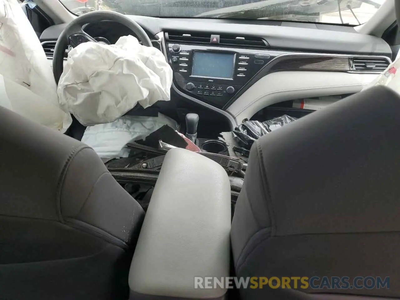 8 Photograph of a damaged car 4T1C11AK4LU924529 TOYOTA CAMRY 2020