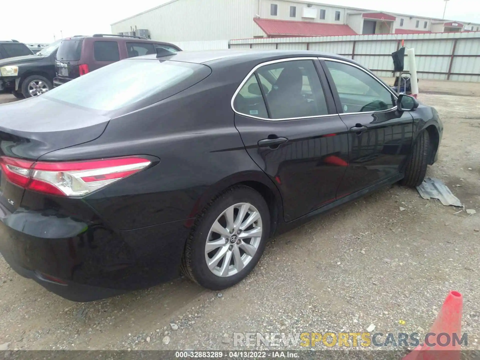 4 Photograph of a damaged car 4T1C11AK4LU928399 TOYOTA CAMRY 2020