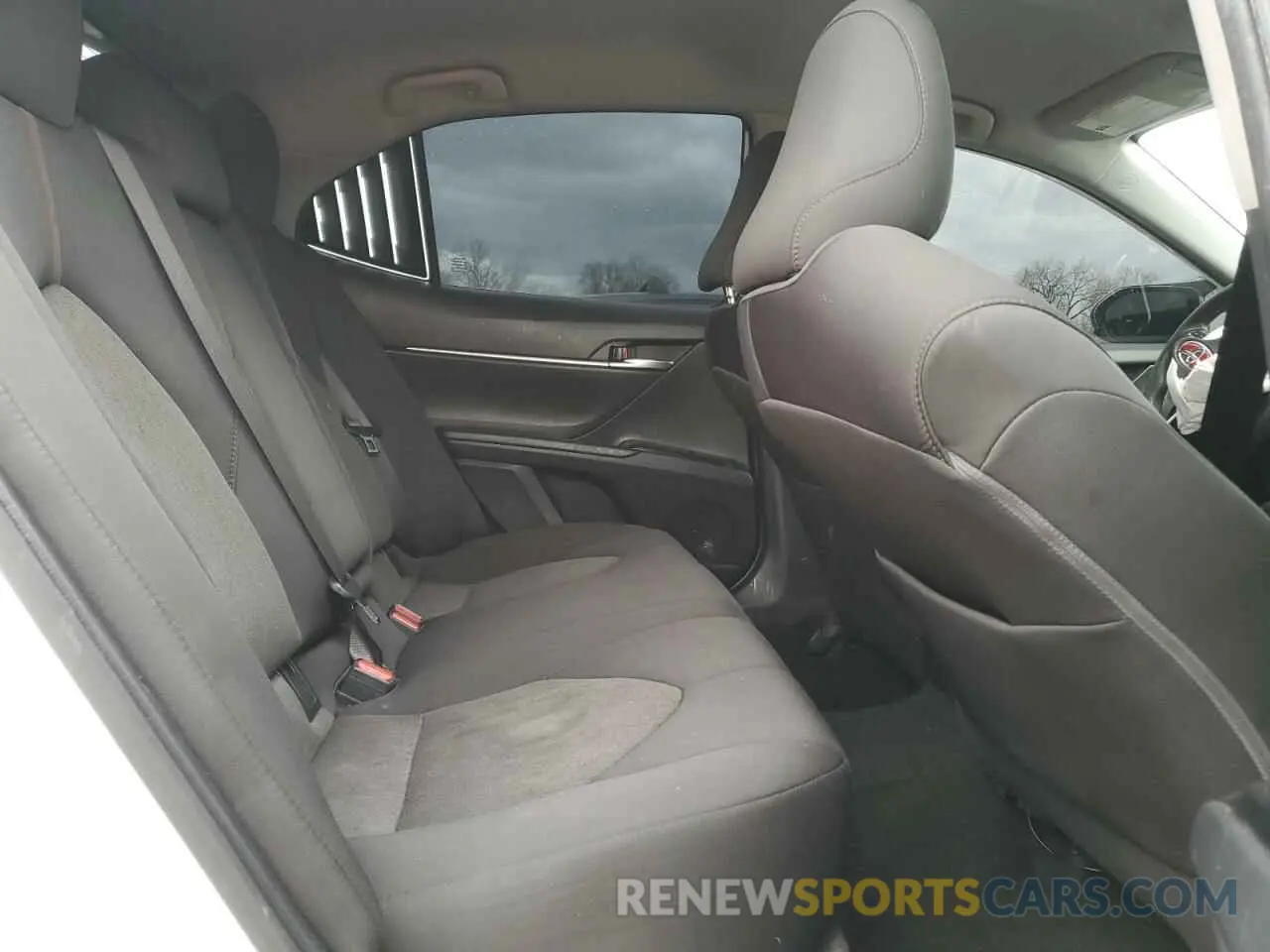11 Photograph of a damaged car 4T1C11AK4LU939600 TOYOTA CAMRY 2020