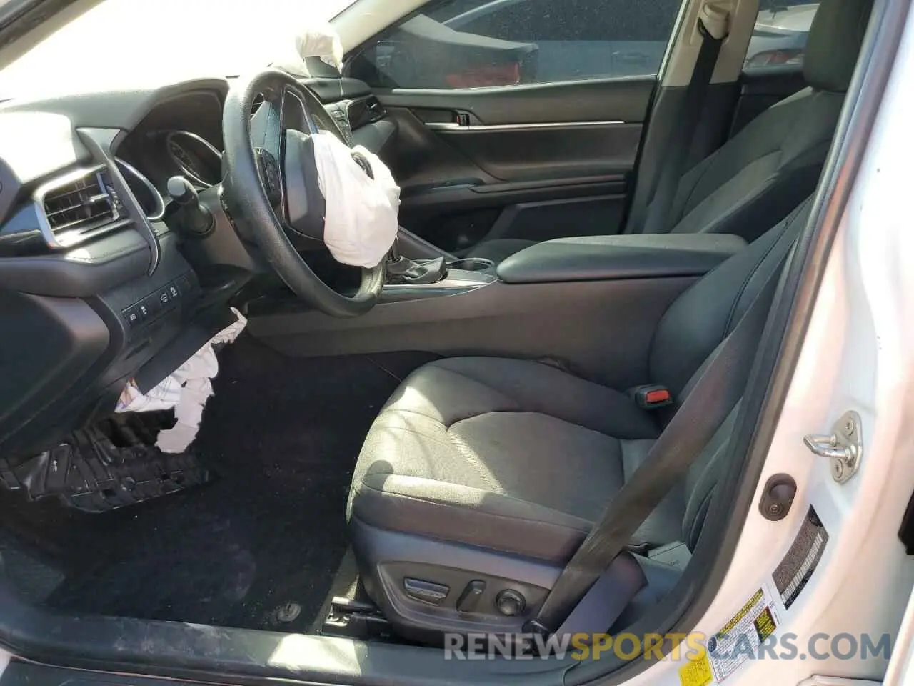 7 Photograph of a damaged car 4T1C11AK4LU939600 TOYOTA CAMRY 2020