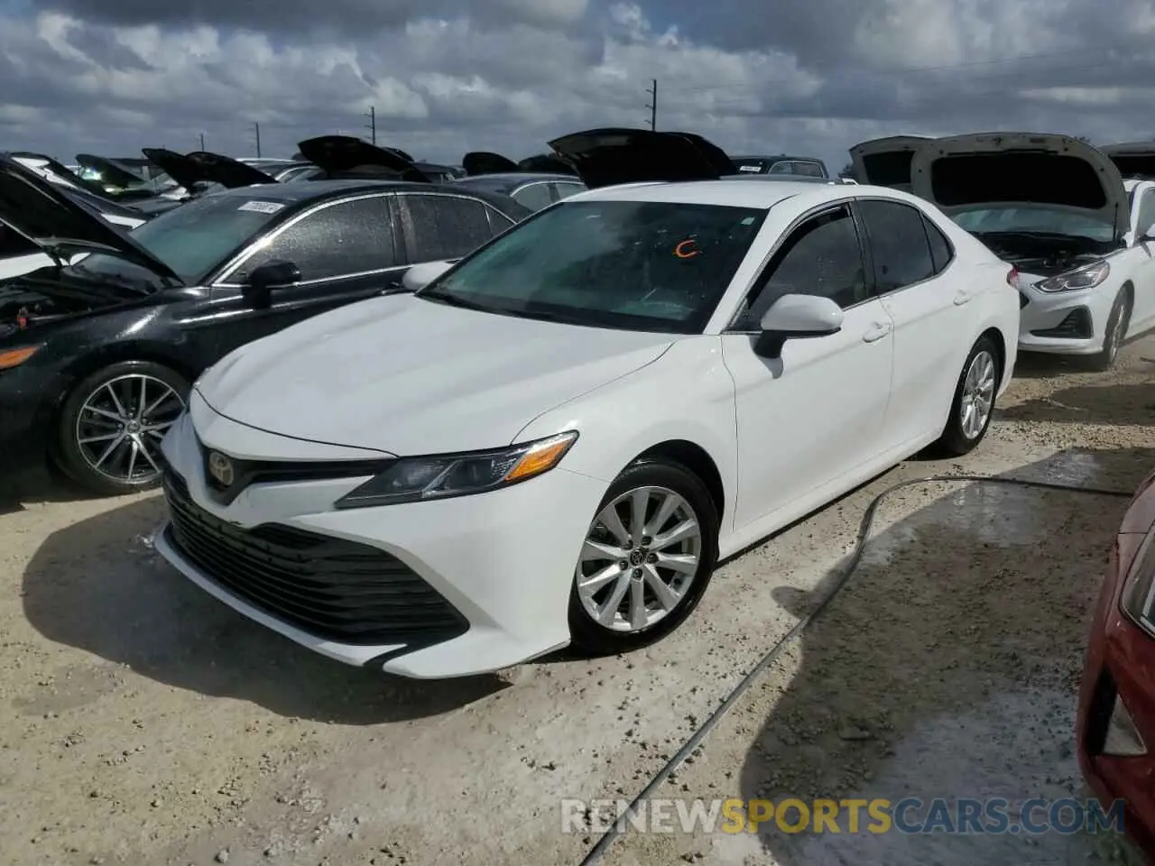 1 Photograph of a damaged car 4T1C11AK4LU948359 TOYOTA CAMRY 2020