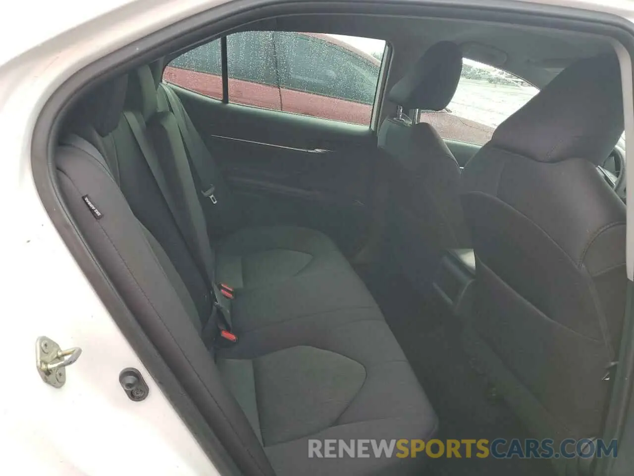 10 Photograph of a damaged car 4T1C11AK4LU948359 TOYOTA CAMRY 2020