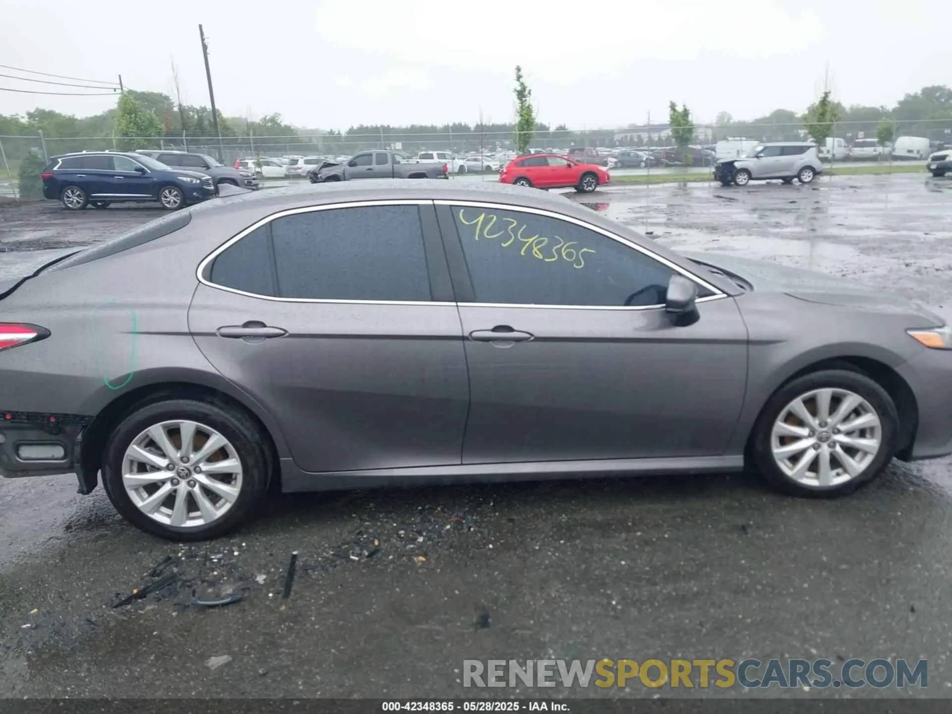 13 Photograph of a damaged car 4T1C11AK4LU966005 TOYOTA CAMRY 2020
