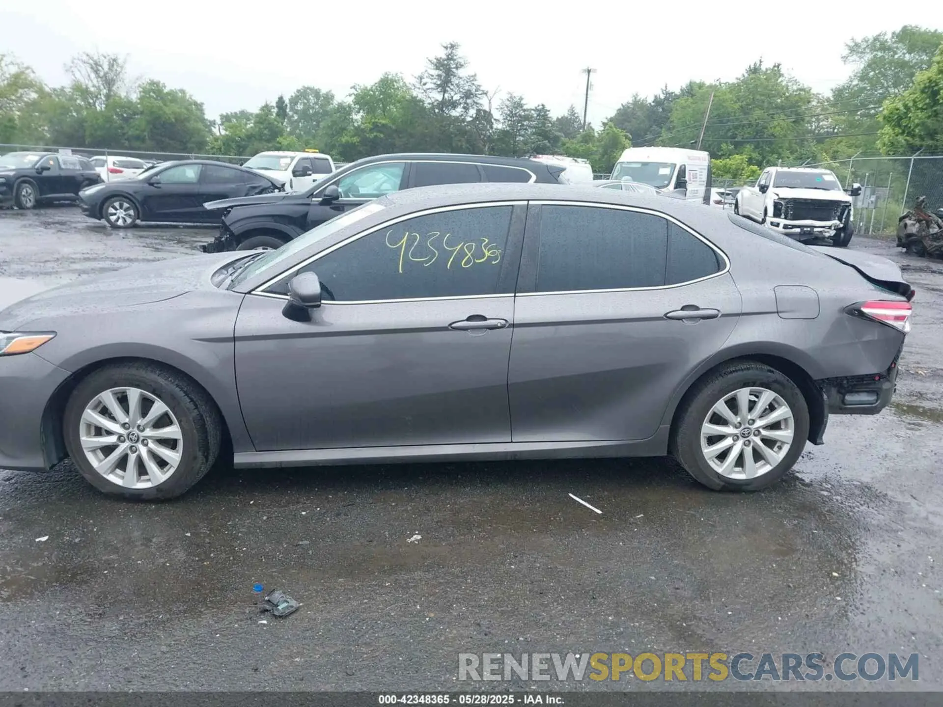 14 Photograph of a damaged car 4T1C11AK4LU966005 TOYOTA CAMRY 2020