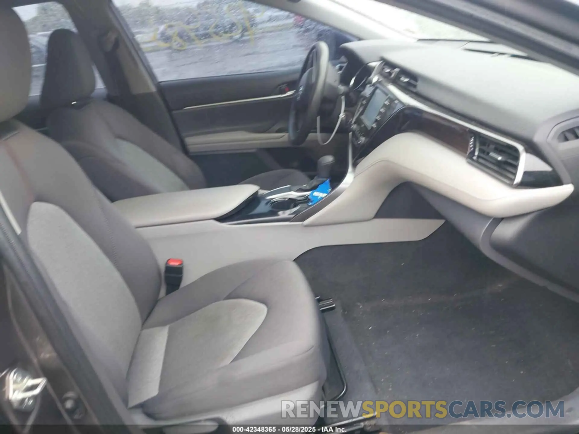 5 Photograph of a damaged car 4T1C11AK4LU966005 TOYOTA CAMRY 2020