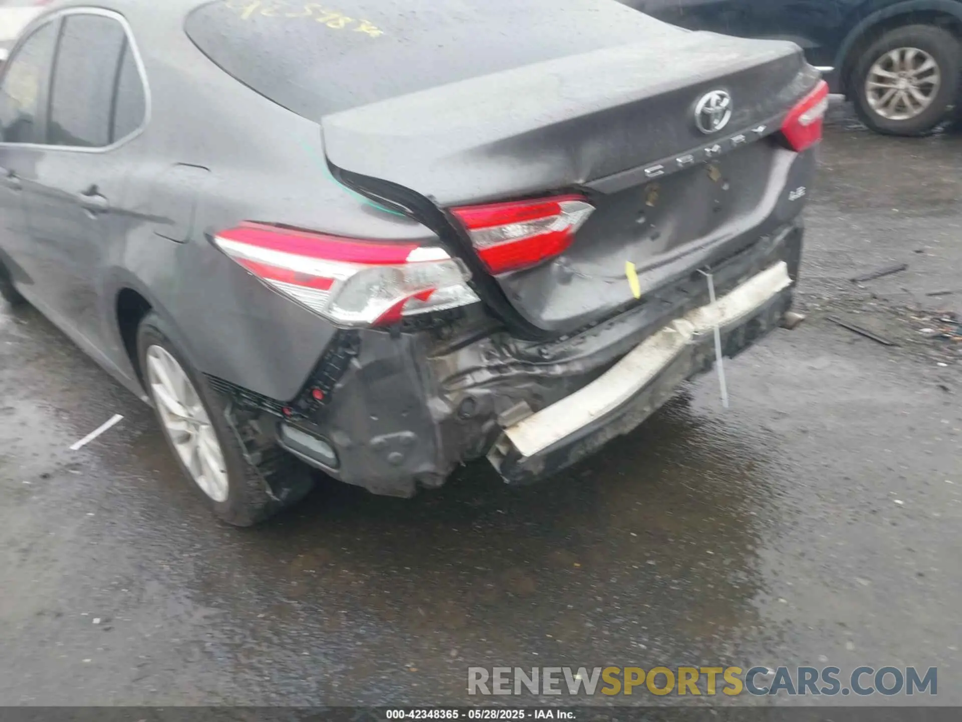 6 Photograph of a damaged car 4T1C11AK4LU966005 TOYOTA CAMRY 2020