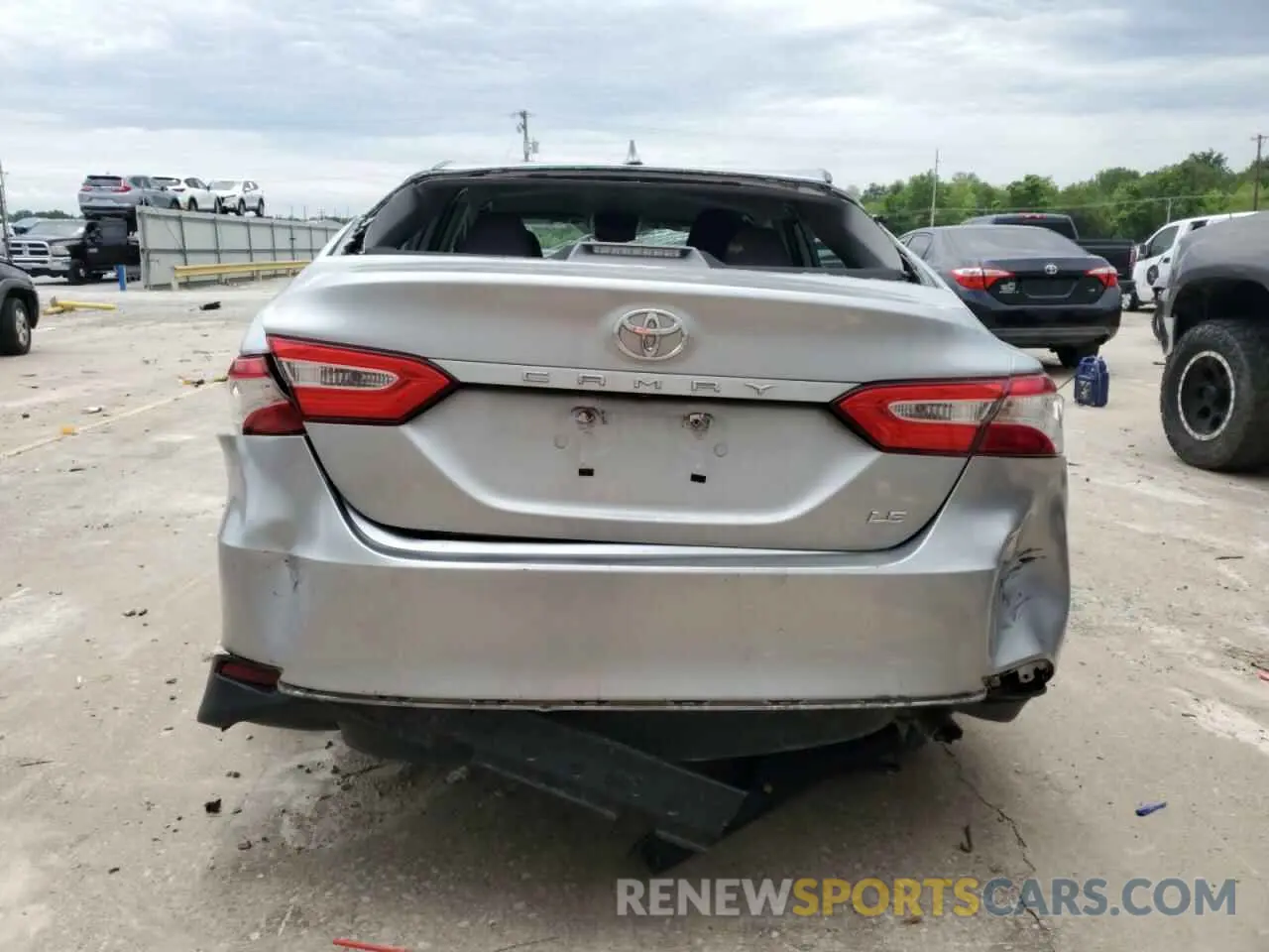 6 Photograph of a damaged car 4T1C11AK4LU969969 TOYOTA CAMRY 2020