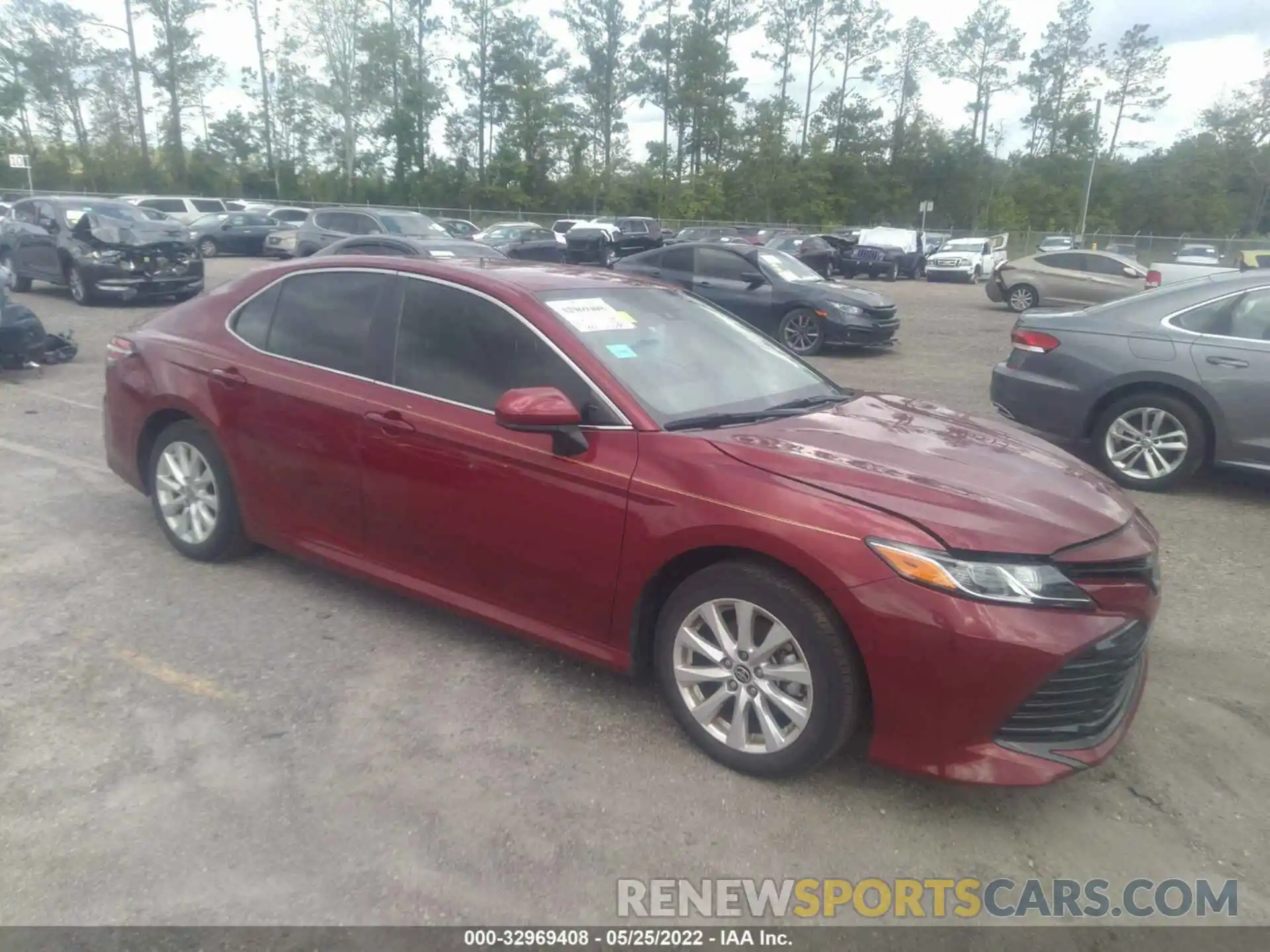 1 Photograph of a damaged car 4T1C11AK4LU980342 TOYOTA CAMRY 2020