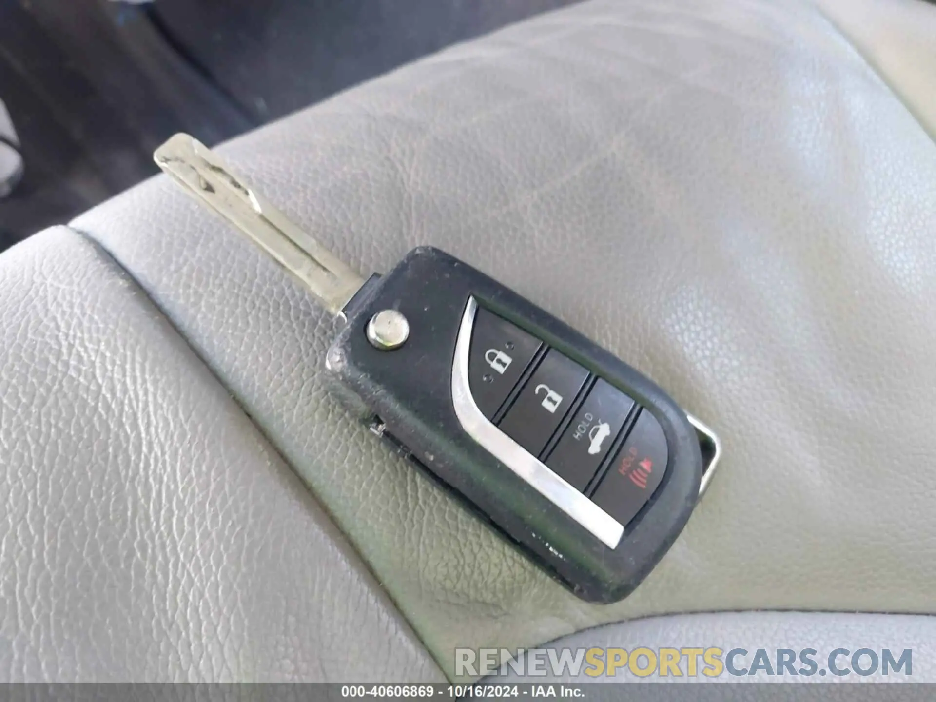11 Photograph of a damaged car 4T1C11AK4LU988439 TOYOTA CAMRY 2020