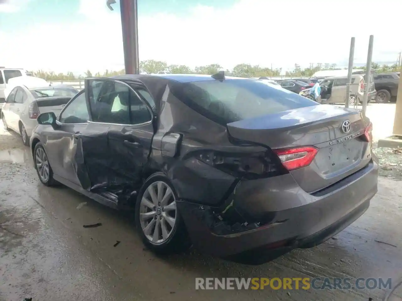 10 Photograph of a damaged car 4T1C11AK4LU990594 TOYOTA CAMRY 2020