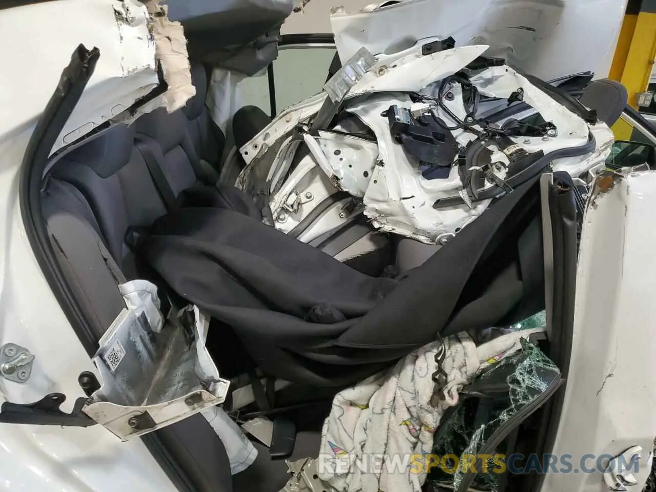 10 Photograph of a damaged car 4T1C11AK4LU998615 TOYOTA CAMRY 2020