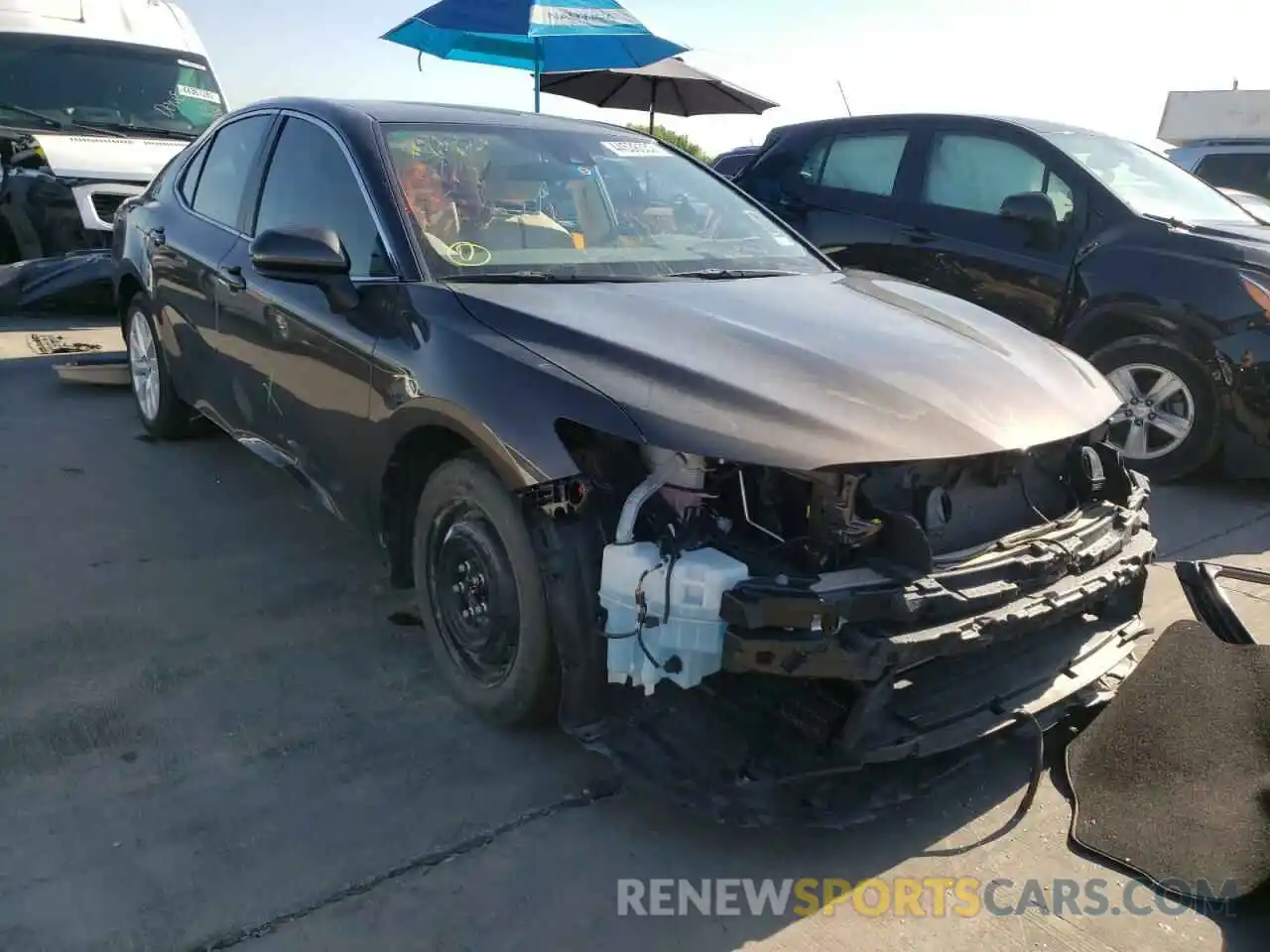 1 Photograph of a damaged car 4T1C11AK5LU307141 TOYOTA CAMRY 2020