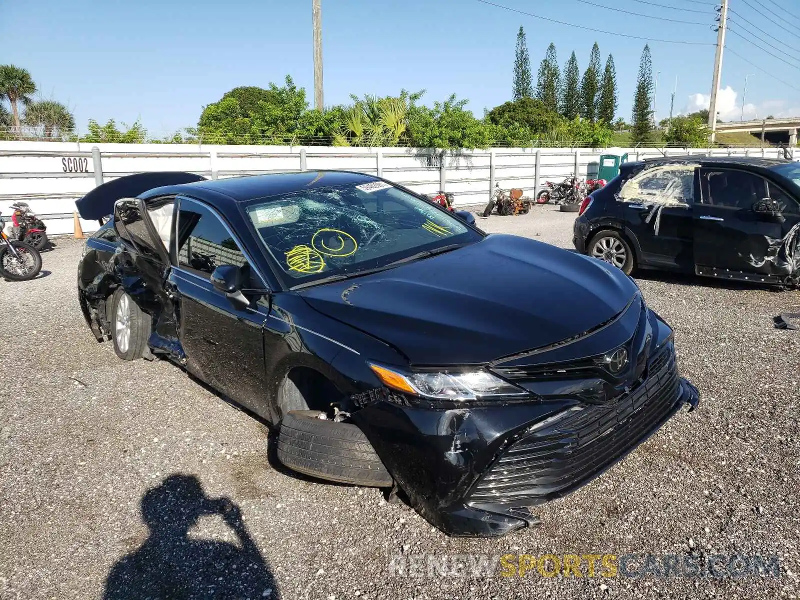 1 Photograph of a damaged car 4T1C11AK5LU341144 TOYOTA CAMRY 2020