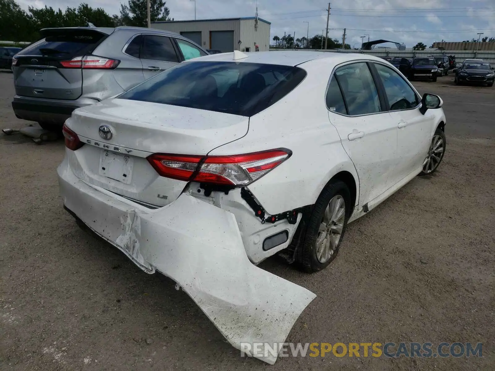 4 Photograph of a damaged car 4T1C11AK5LU343847 TOYOTA CAMRY 2020