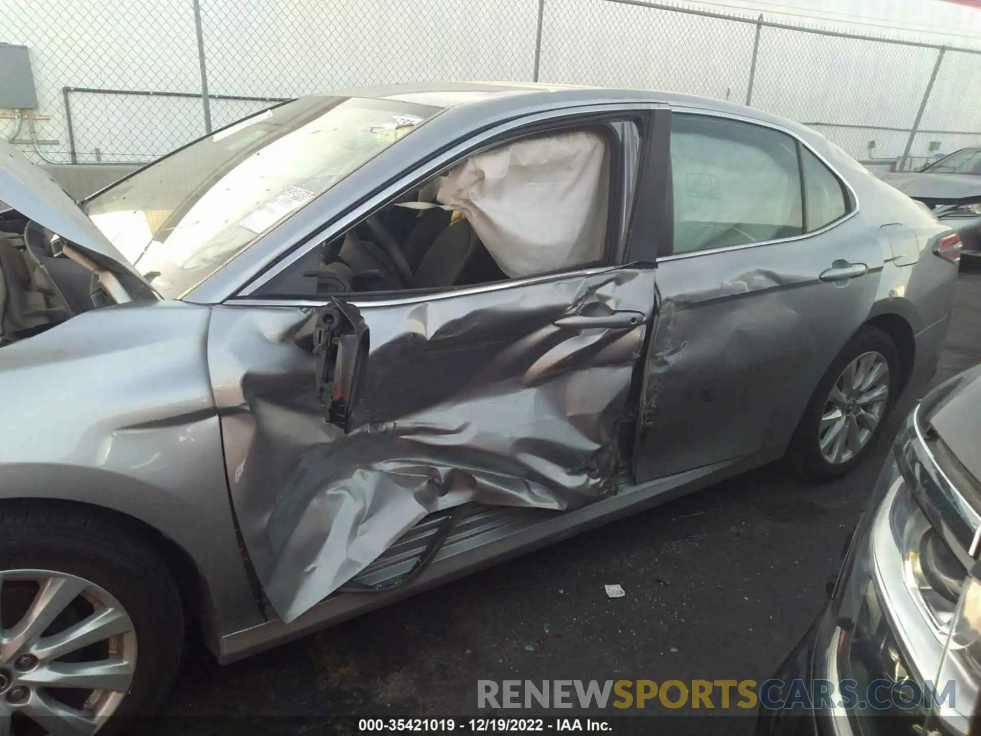 6 Photograph of a damaged car 4T1C11AK5LU347557 TOYOTA CAMRY 2020