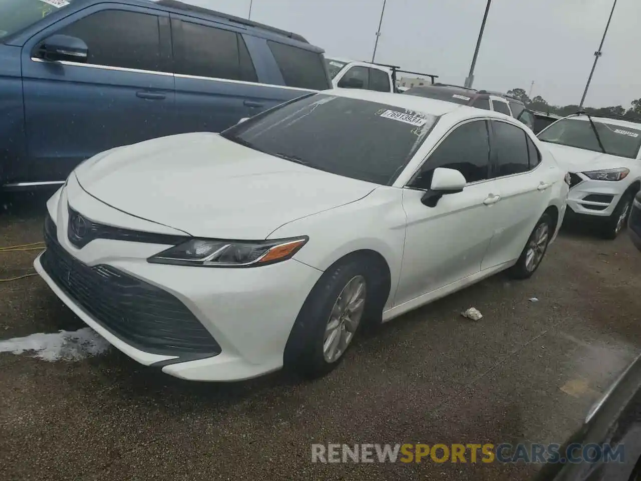 1 Photograph of a damaged car 4T1C11AK5LU348661 TOYOTA CAMRY 2020