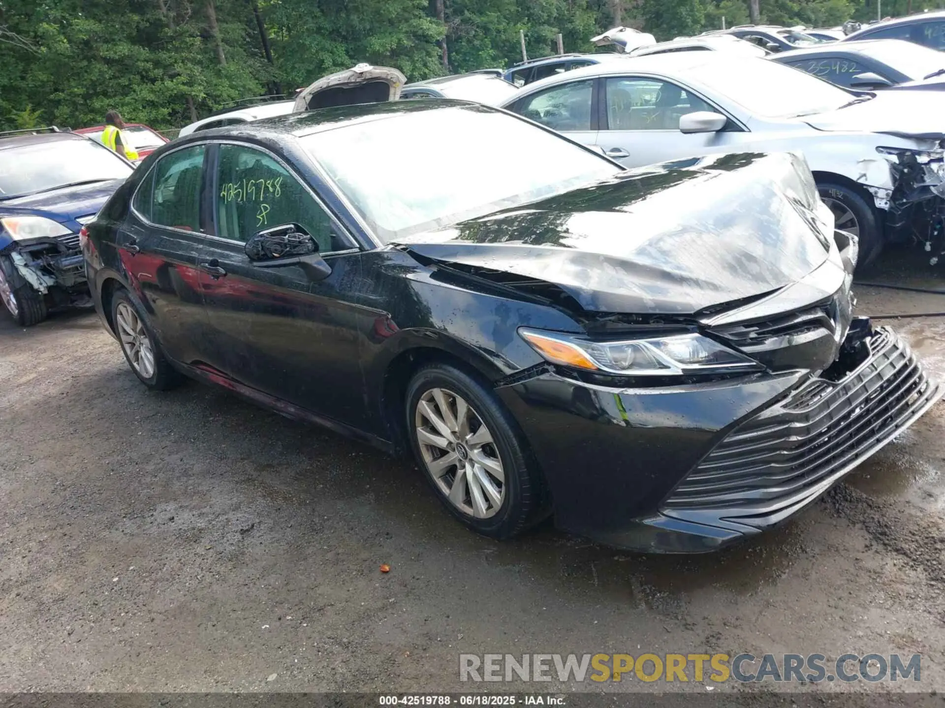 1 Photograph of a damaged car 4T1C11AK5LU352631 TOYOTA CAMRY 2020