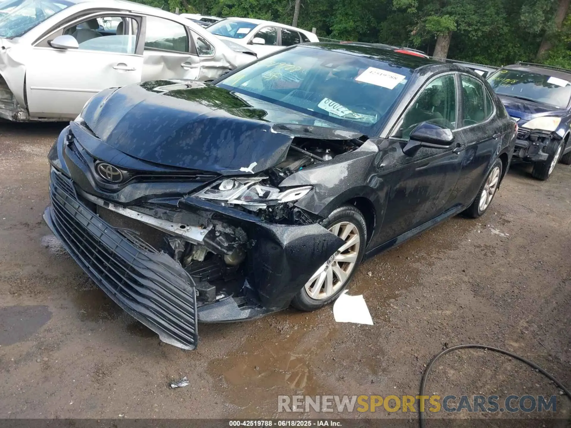 2 Photograph of a damaged car 4T1C11AK5LU352631 TOYOTA CAMRY 2020
