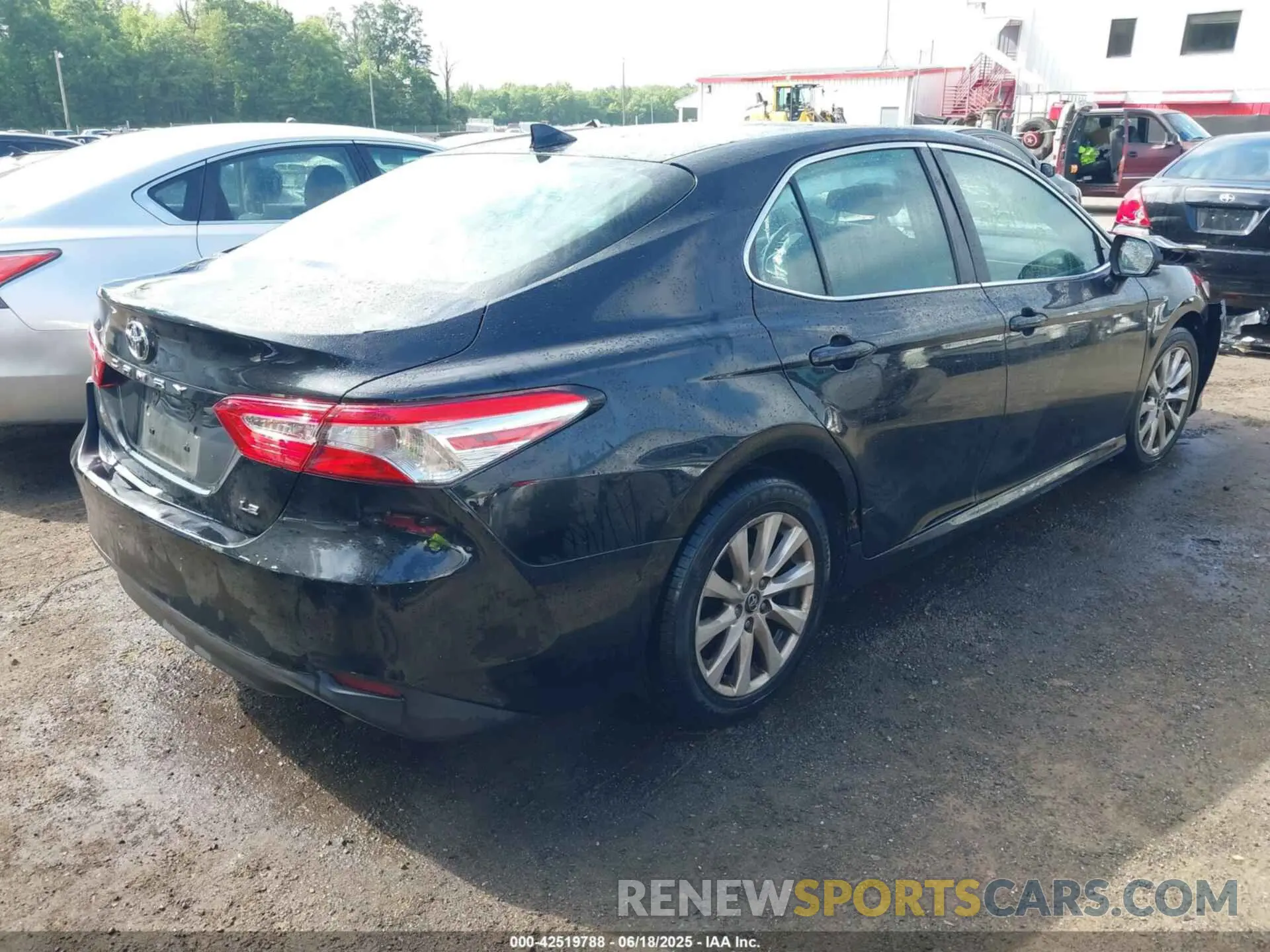 4 Photograph of a damaged car 4T1C11AK5LU352631 TOYOTA CAMRY 2020