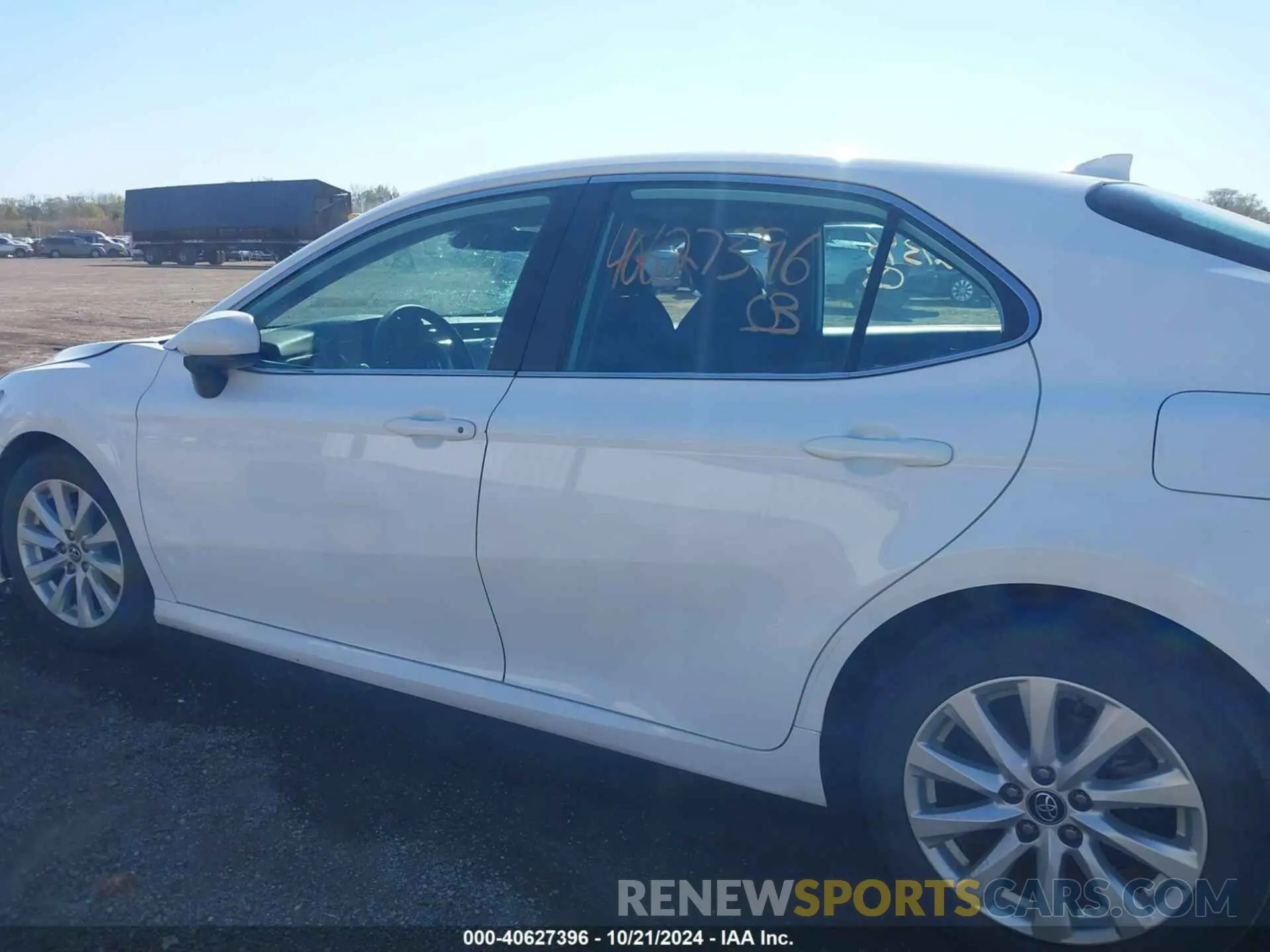 14 Photograph of a damaged car 4T1C11AK5LU355903 TOYOTA CAMRY 2020