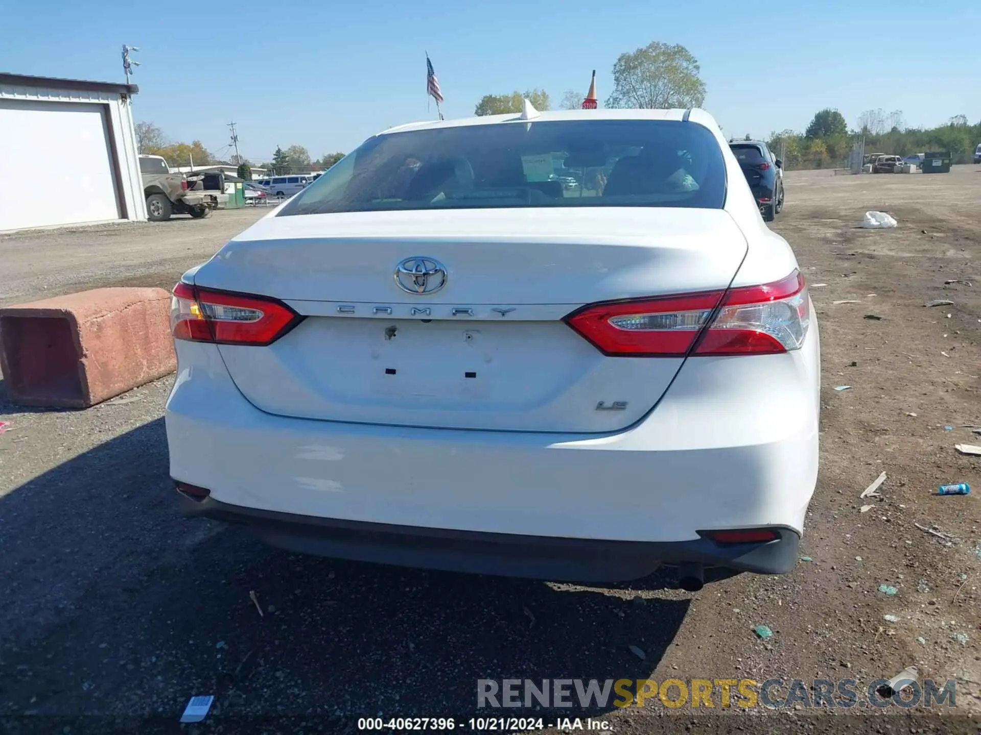 16 Photograph of a damaged car 4T1C11AK5LU355903 TOYOTA CAMRY 2020